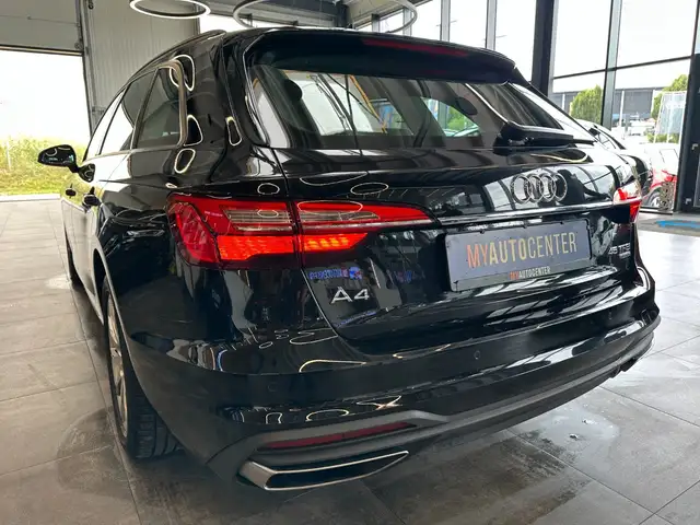 Audi A4 Avant view 5