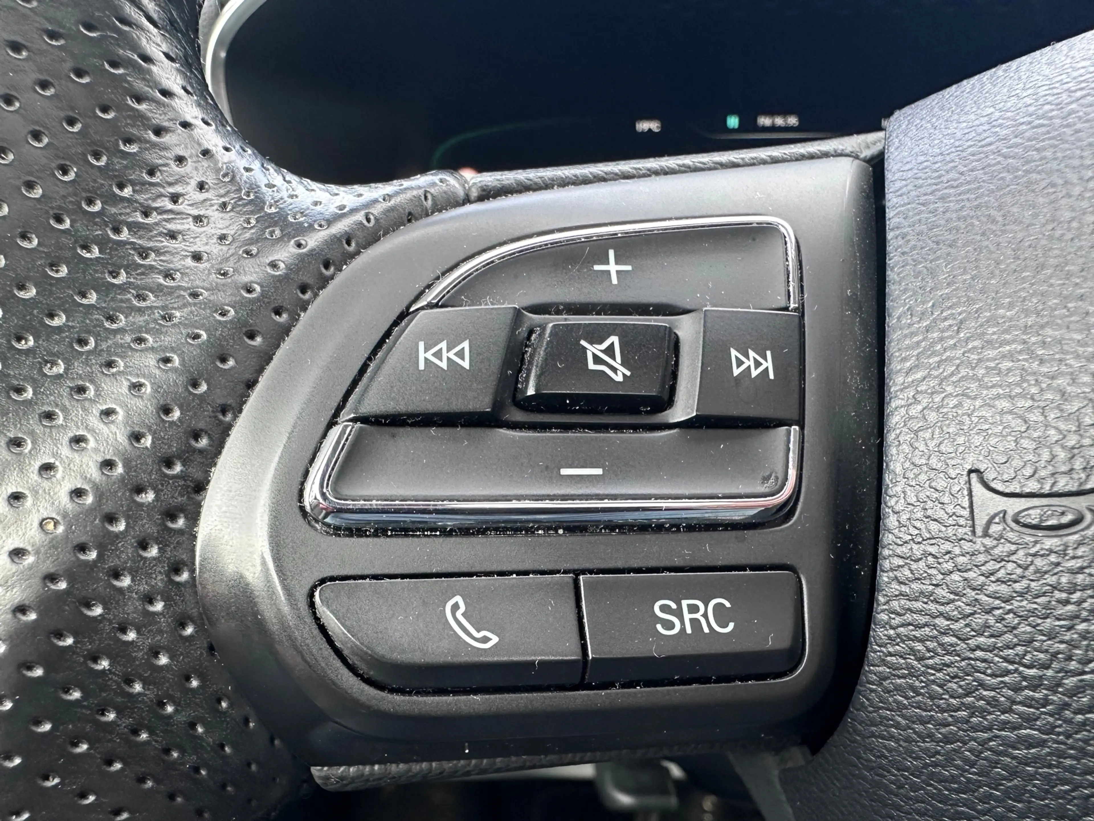 MG Marvel R Exclusive 70 kWh SOH 94.22% PANO BOSE TREKHAAK LEE — photo 15