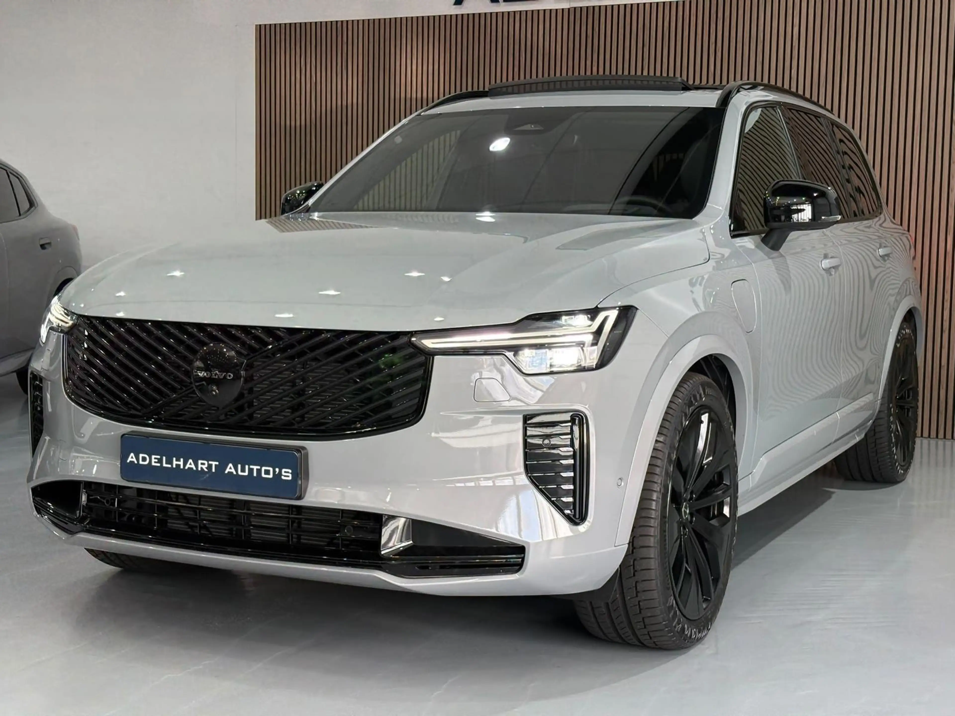 Volvo XC90 2.0 T8 Plug-in hybrid AWD Ultra Black Edition 455 — photo 3