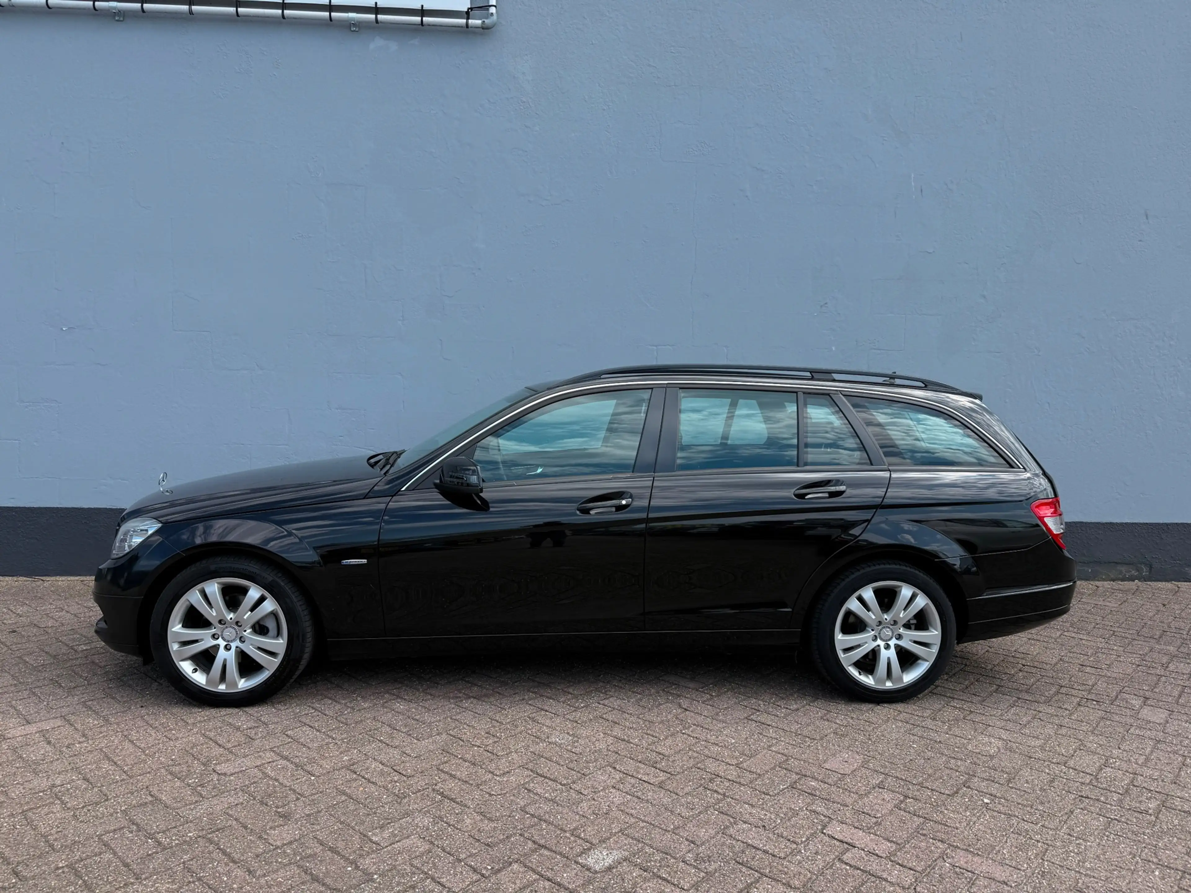 Mercedes-Benz C 180 Estate CGI BlueEFFICIENCY Business Class — photo 2