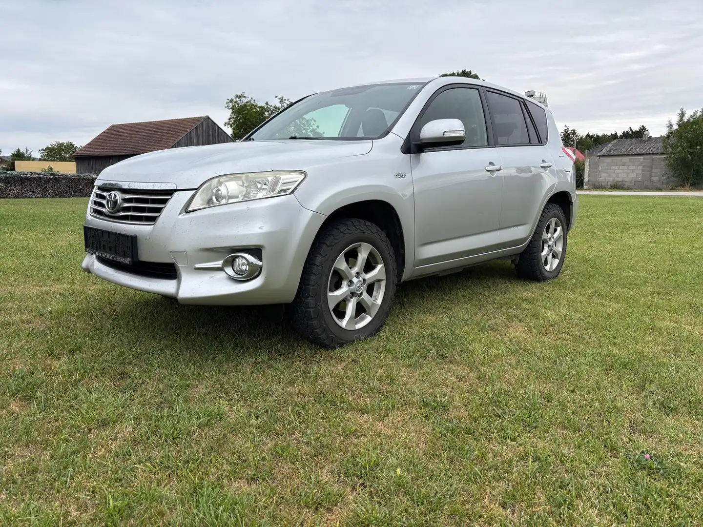 Toyota RAV 4 RAV4 2,2 D-4D 150 D-CAT 4WD Automatik Grau - 1