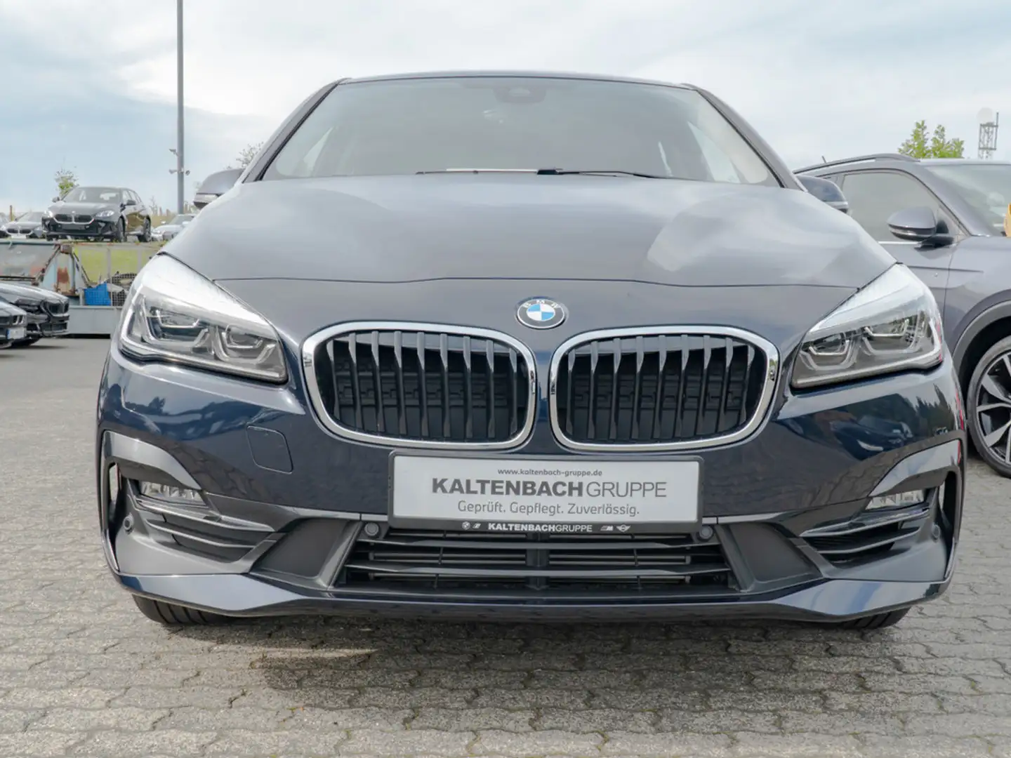 BMW 218 i Active Tourer Sport Line PANO AHK HUD Bleu - 2