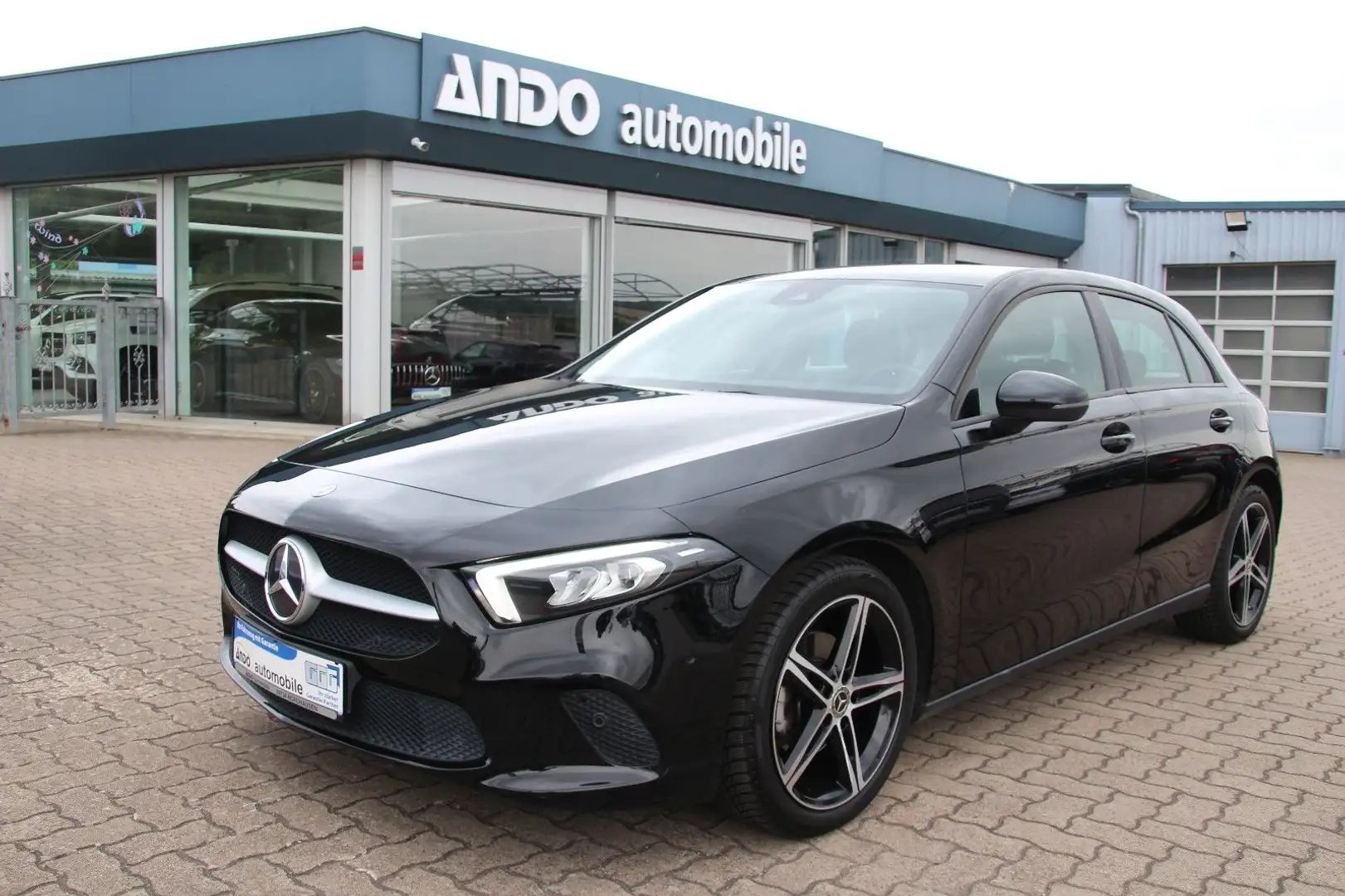 Mercedes-Benz A 180 d MBUX/LED/Kamera/Spurhalte/2Hand/18Zoll Schwarz - 1
