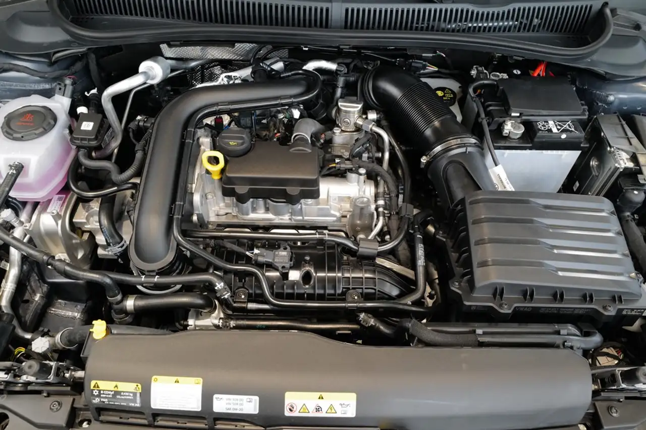 Volkswagen Polo 1.0TSI DSG Goal Plus-Paket Rkam Totwinkel ACC 23