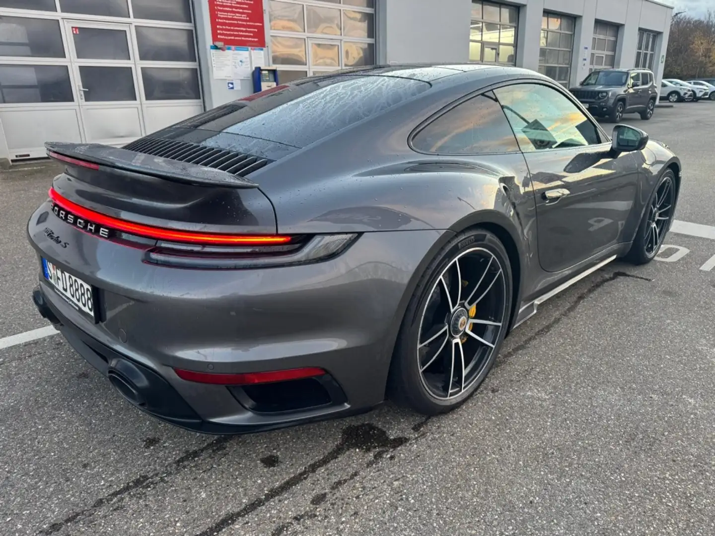 Porsche 992 Turbo S Coupé PDK Gris - 2