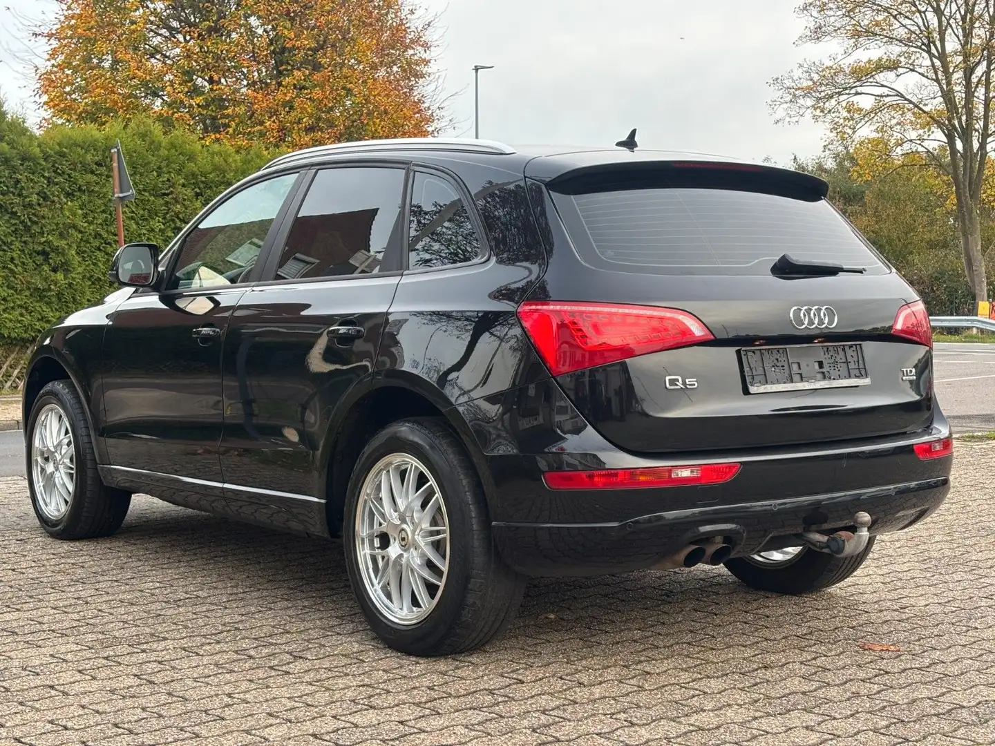 Audi Q5 2.0 TDI Quattro-Euro 5-TÜV-Insp Neu AHK *TOP* Schwarz - 2