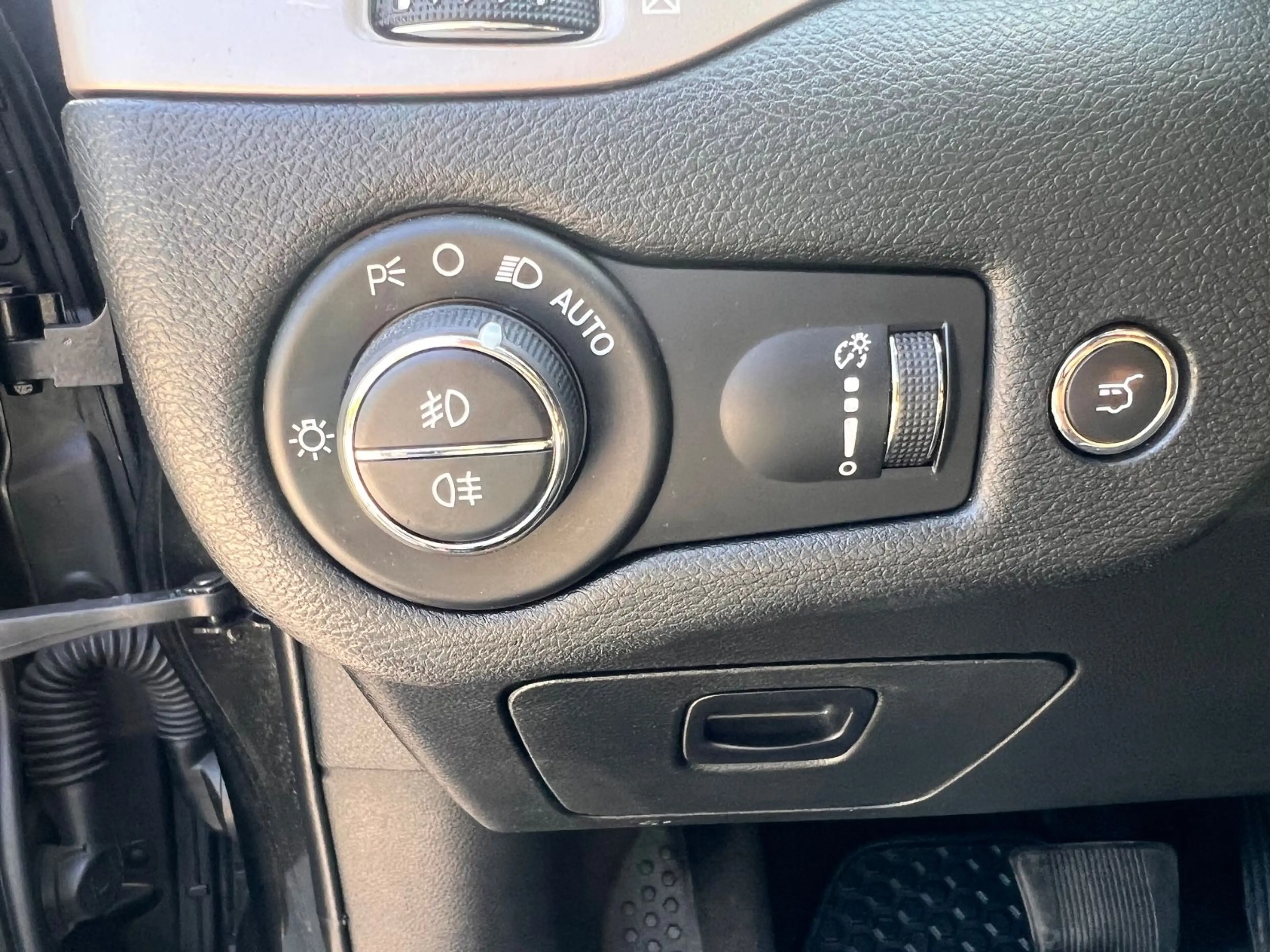 Jeep Cherokee Longitude Automatik 4WD/Navi/SHZ/Pano — photo 9