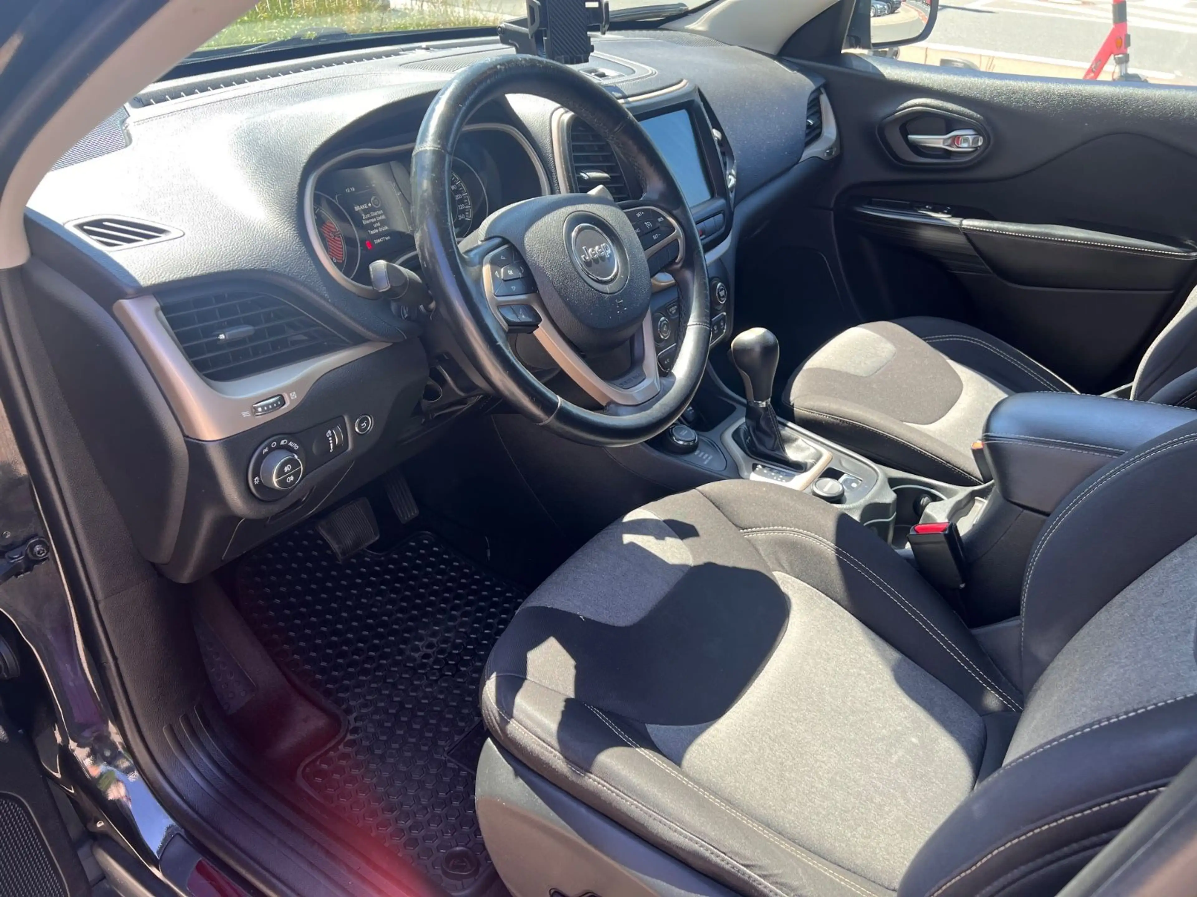 Jeep Cherokee Longitude Automatik 4WD/Navi/SHZ/Pano — photo 5