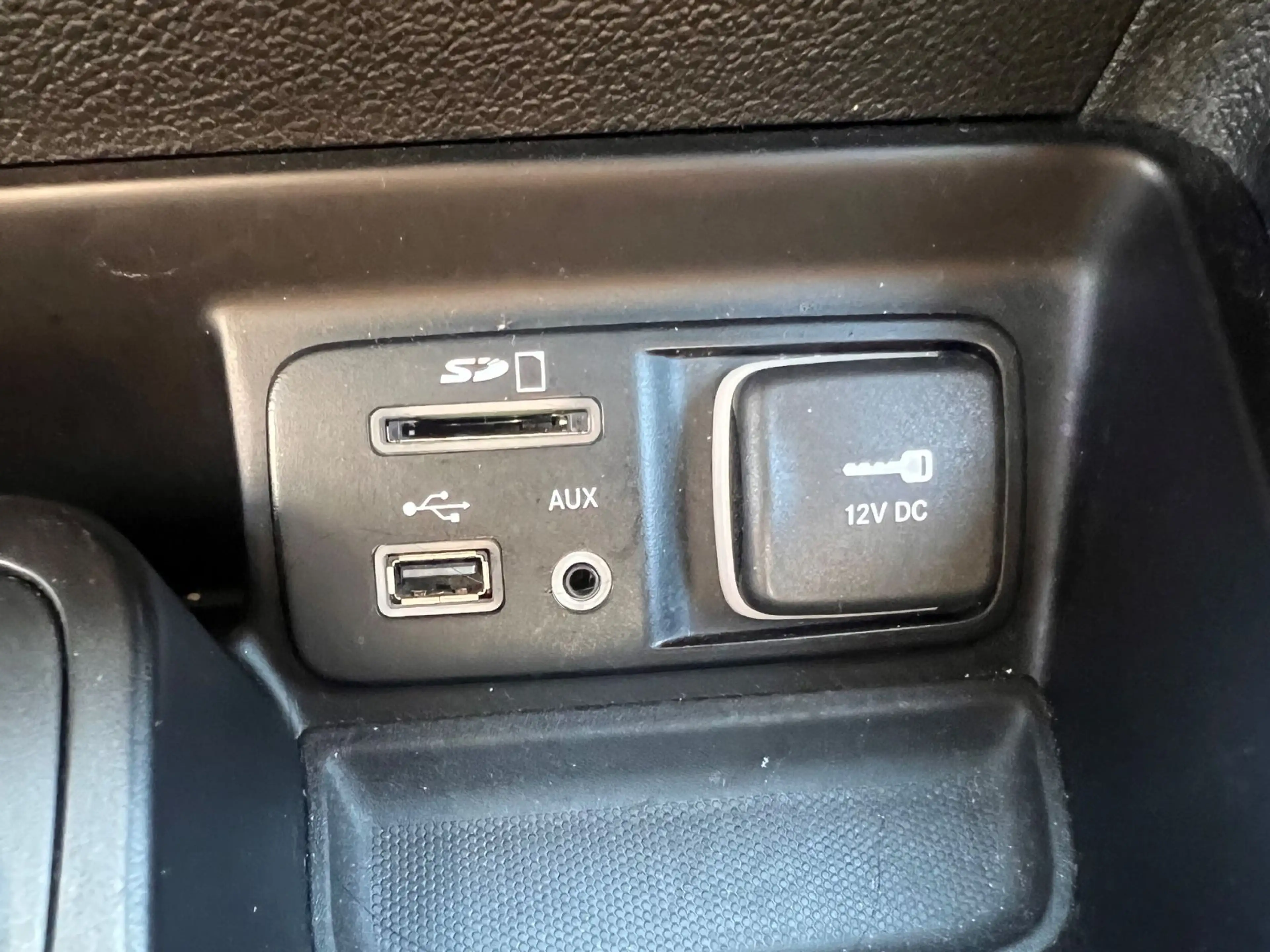 Jeep Cherokee Longitude Automatik 4WD/Navi/SHZ/Pano — photo 14