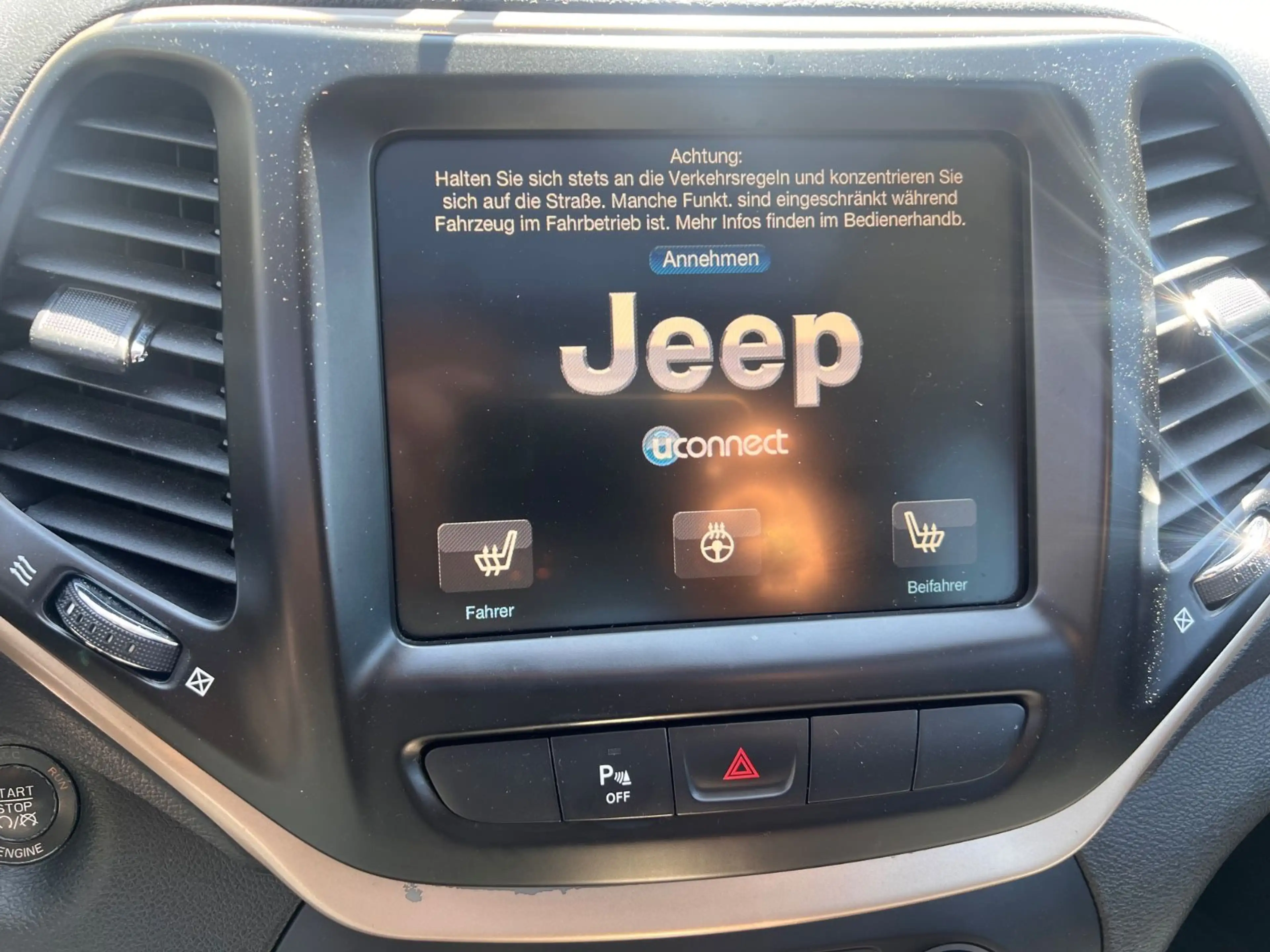Jeep Cherokee Longitude Automatik 4WD/Navi/SHZ/Pano — photo 13