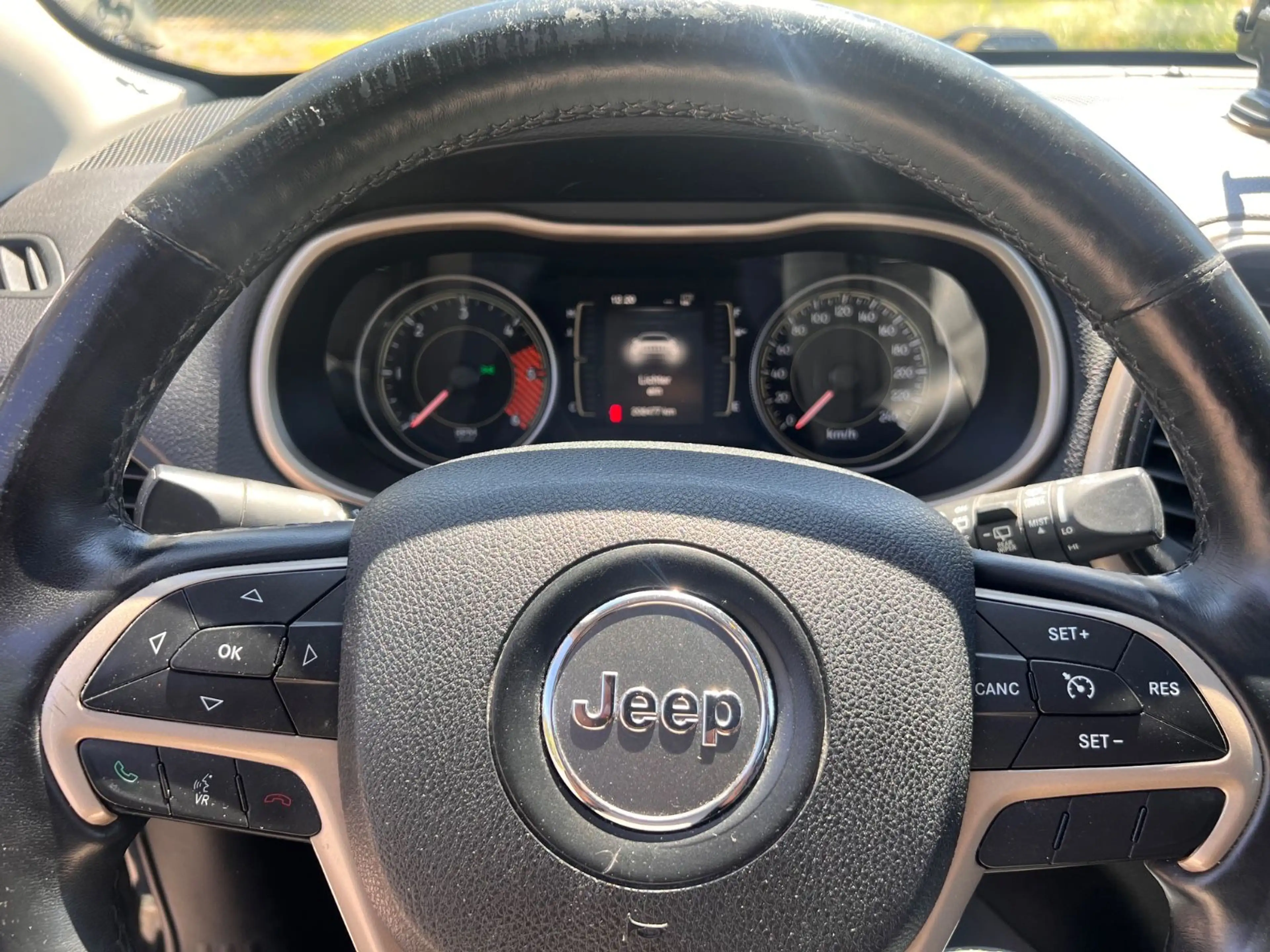 Jeep Cherokee Longitude Automatik 4WD/Navi/SHZ/Pano — photo 8