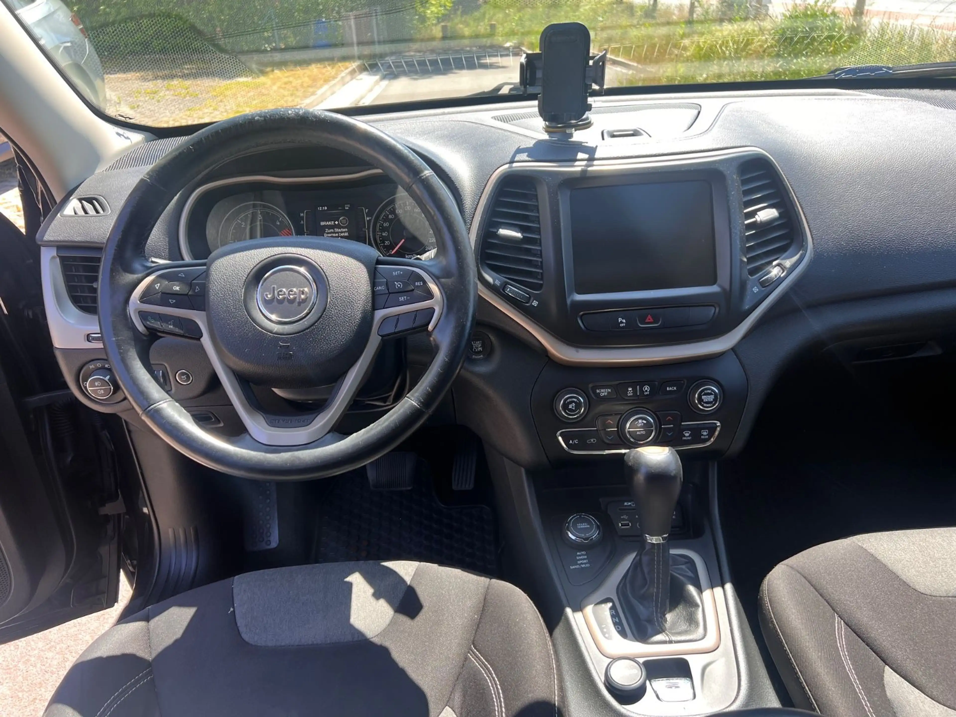 Jeep Cherokee Longitude Automatik 4WD/Navi/SHZ/Pano — photo 7