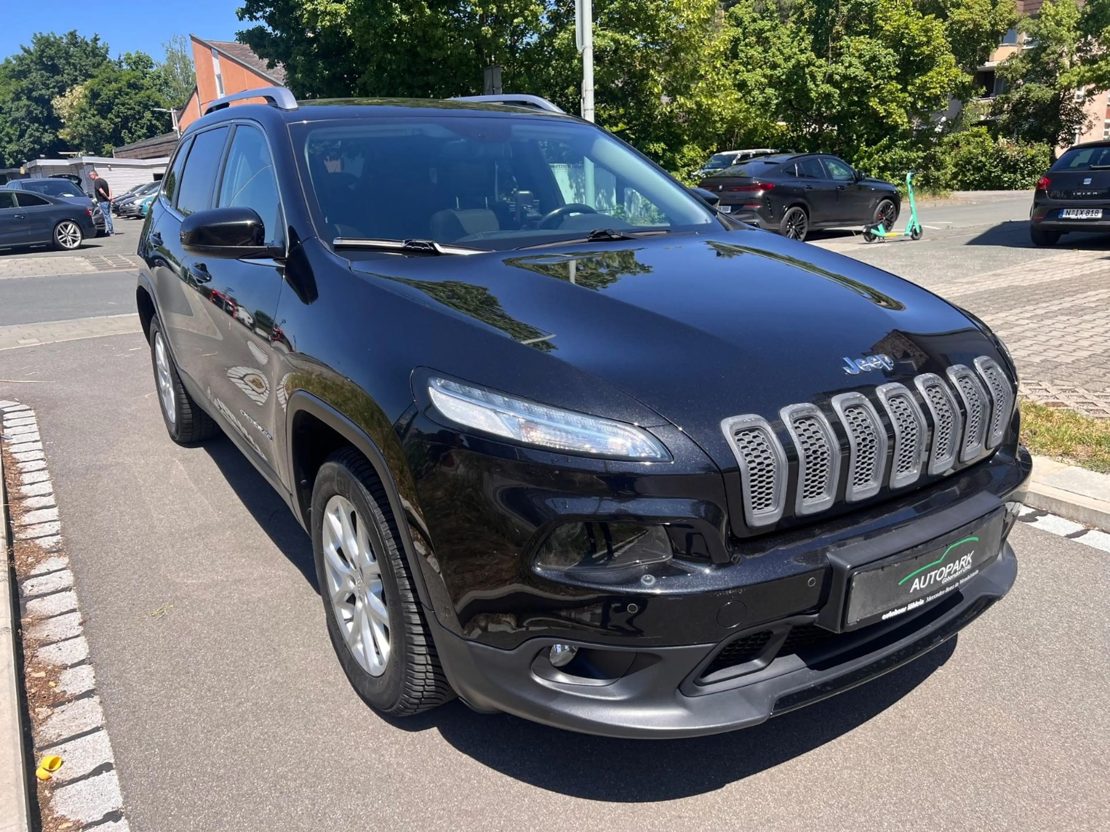 Jeep Cherokee Longitude Automatik 4WD/Navi/SHZ/Pano — photo 2