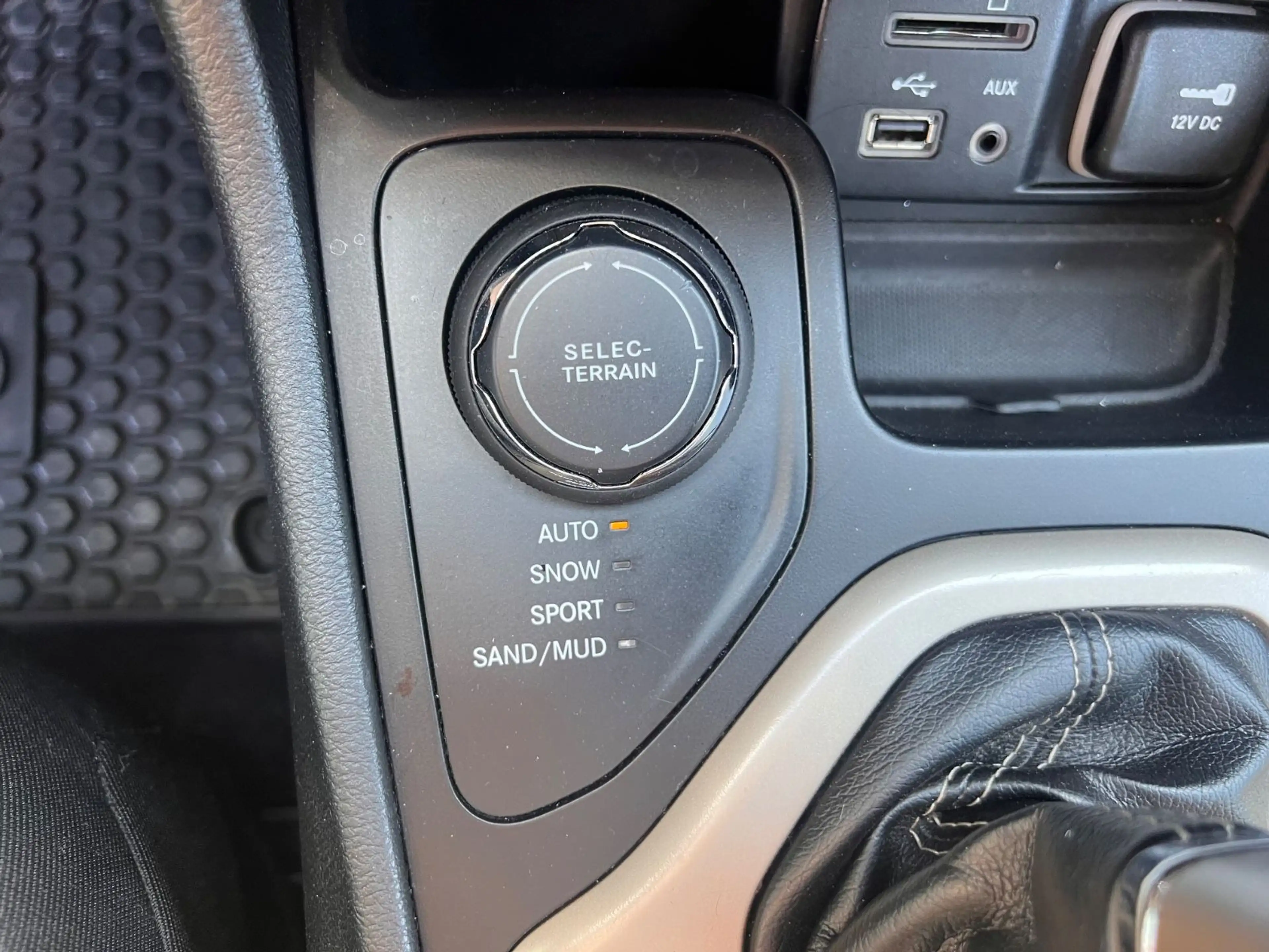 Jeep Cherokee Longitude Automatik 4WD/Navi/SHZ/Pano — photo 15