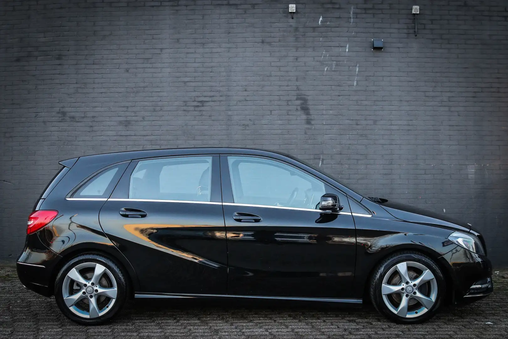 Mercedes-Benz B 180 Prestige Trekhaak/Navigatie/Airco Schwarz - 2