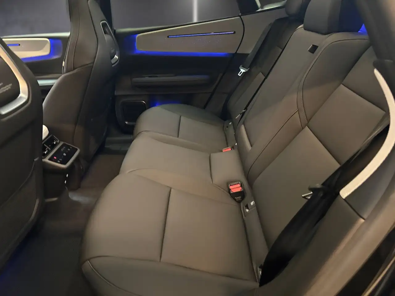 Polestar 4 2025