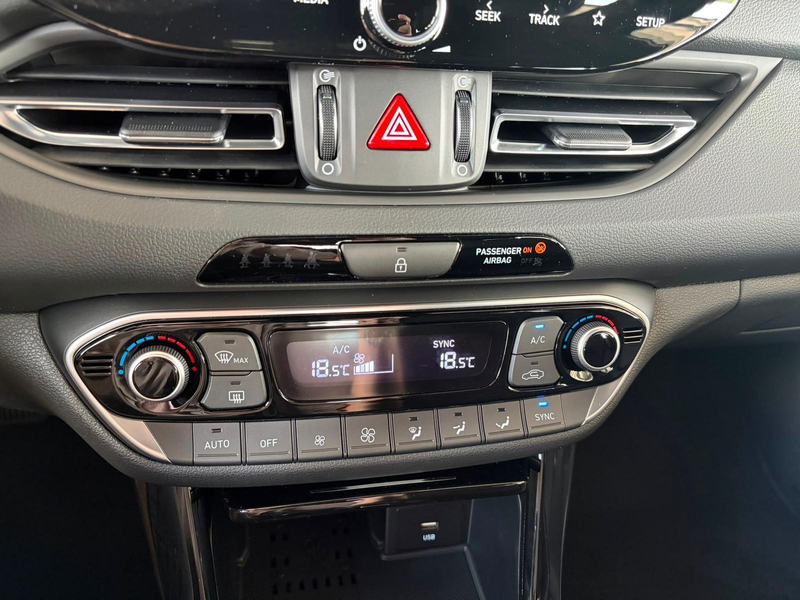 Hyundai i30 Kombi Comfort Plus 1.0 TGDI DCT/ Navi / Sitz + ... — photo 15