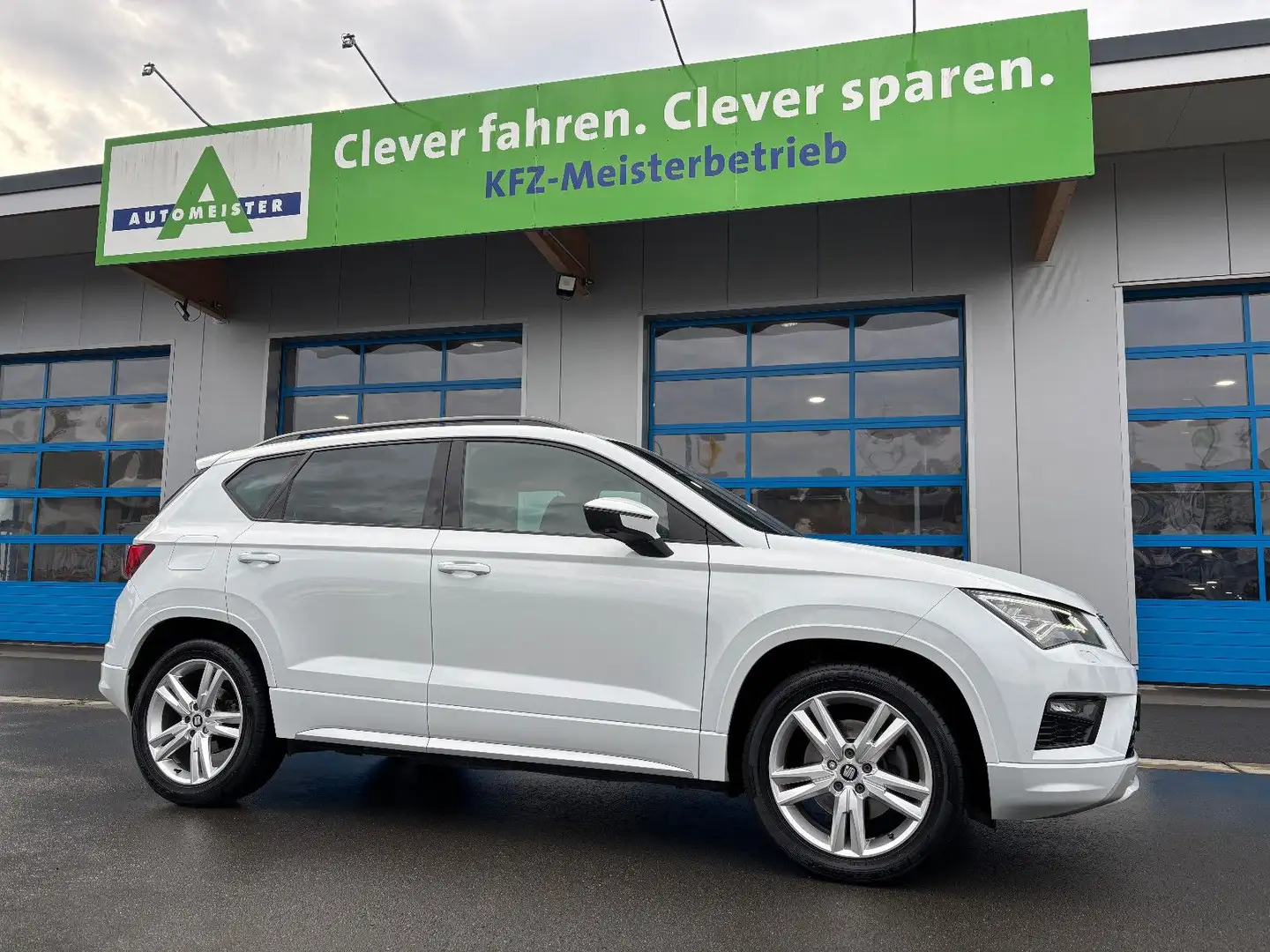 SEAT Ateca FR DSG 4Drive LED NAV AHK ACC 18" LEDER Blanc - 1