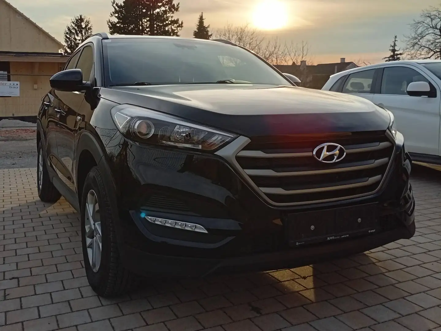 Hyundai TUCSON Tucson 1,6 GDI Start-Stopp Edition 25 Edition 25 Schwarz - 2