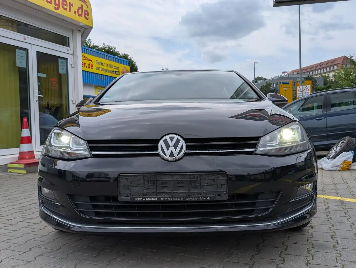 Volkswagen Golf VII Lim Highline*Temp*BiXen*Shz*Pdc*Massage Schwarz - 2