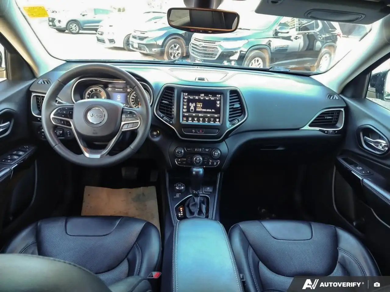 Jeep Cherokee снимка Jeep Cherokee