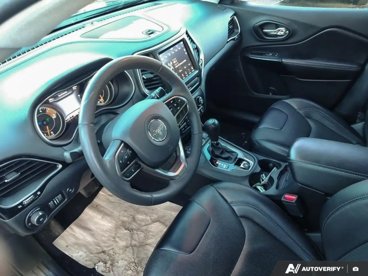 Jeep Cherokee снимка Jeep Cherokee
