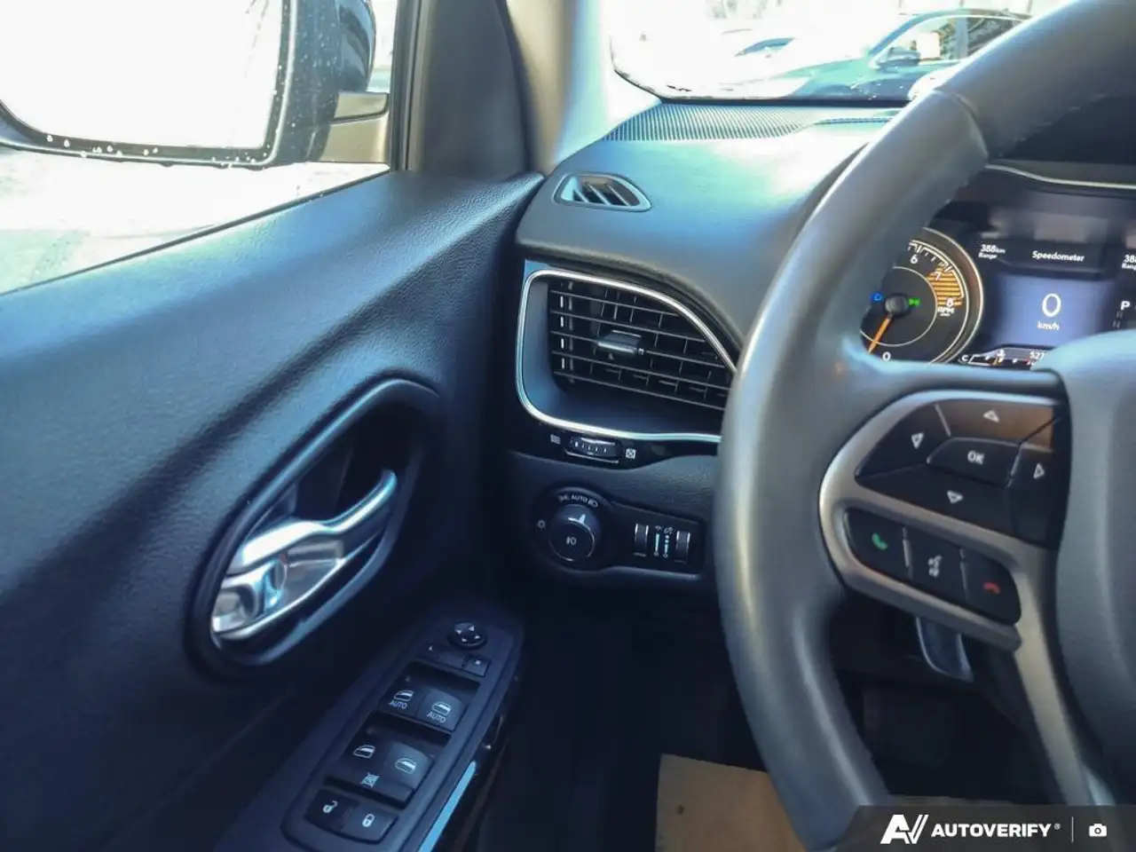 Jeep Cherokee снимка Jeep Cherokee