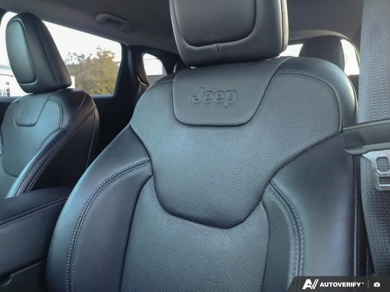 Jeep Cherokee снимка Jeep Cherokee
