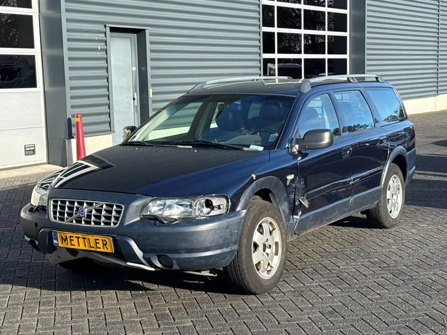 Volvo V70 2.4 T Comfort Line, airco, trekhaak Blauw - 1