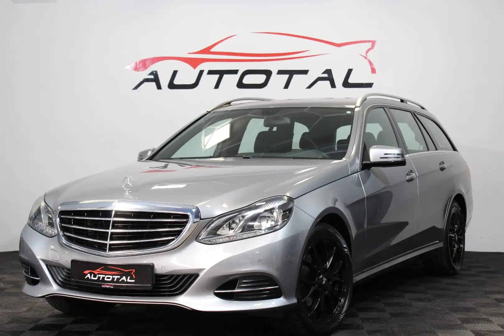 Mercedes-Benz E 200 *T-Modell*Automatik*Navi*LED*AHK*2014* Silber - 1