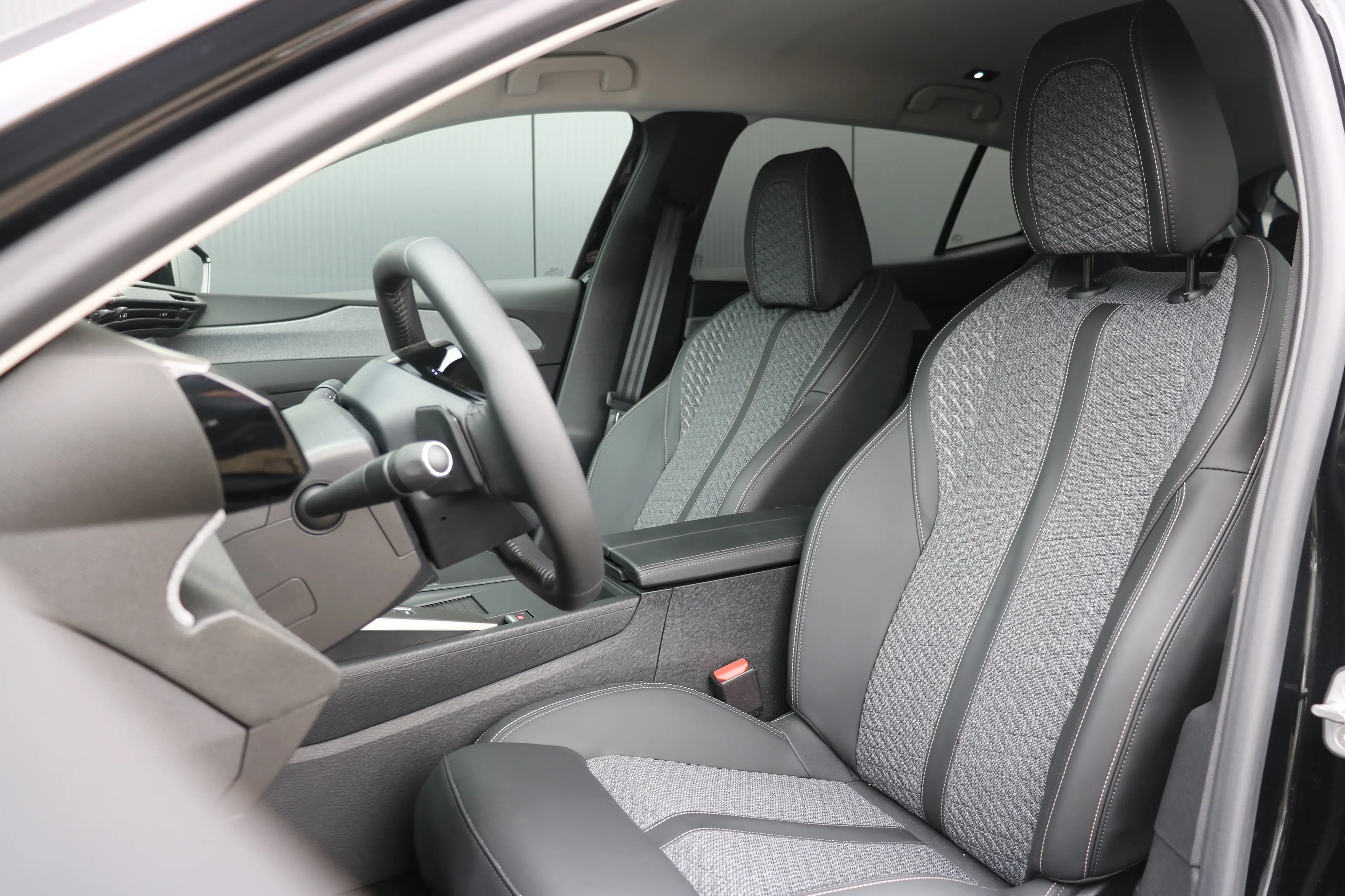 Peugeot 408 1.2 Allure Hybrid 145 | Navi | Stoel en stuurverwa — photo 15