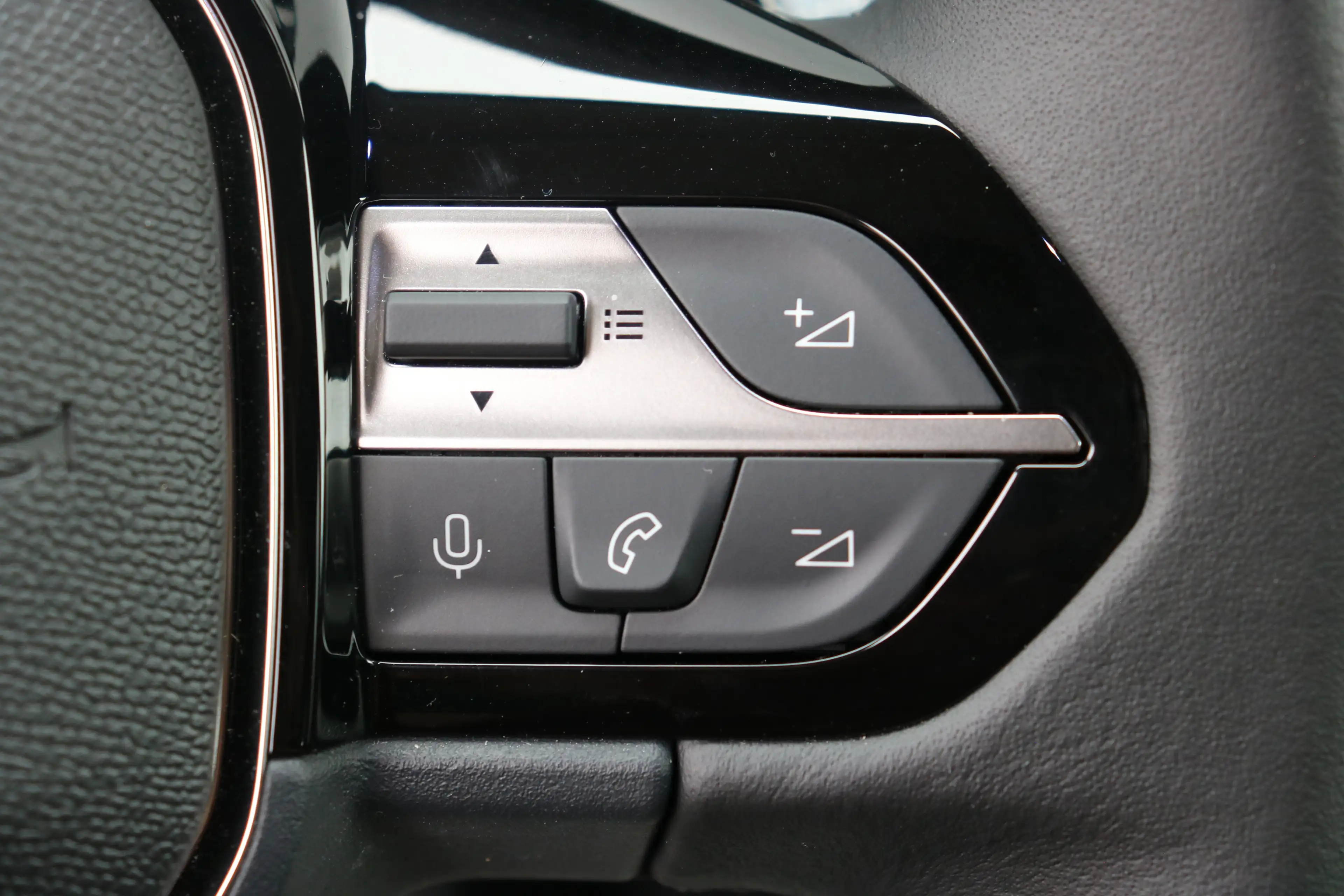 Peugeot 408 1.2 Allure Hybrid 145 | Navi | Stoel en stuurverwa — photo 26