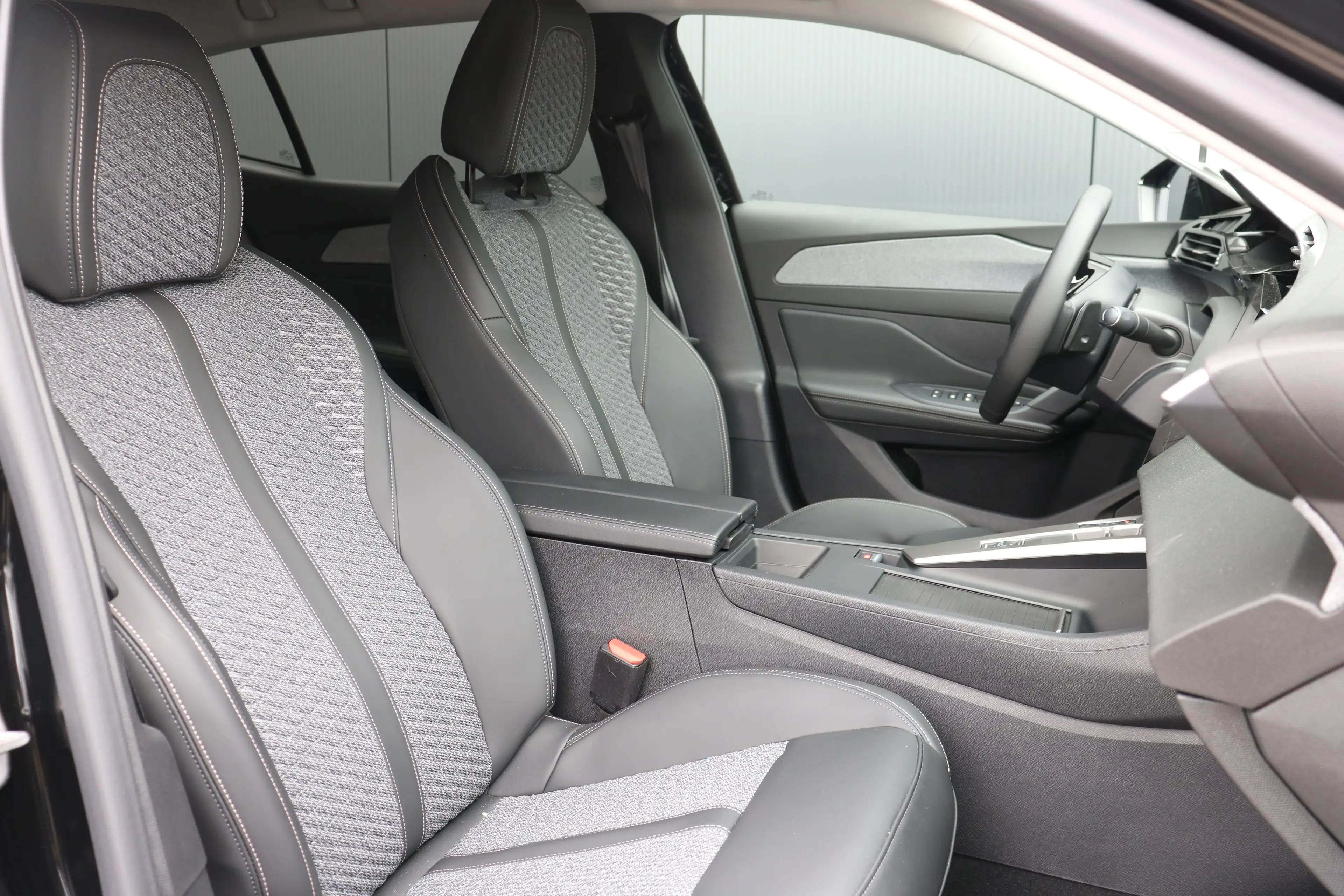 Peugeot 408 1.2 Allure Hybrid 145 | Navi | Stoel en stuurverwa — photo 16