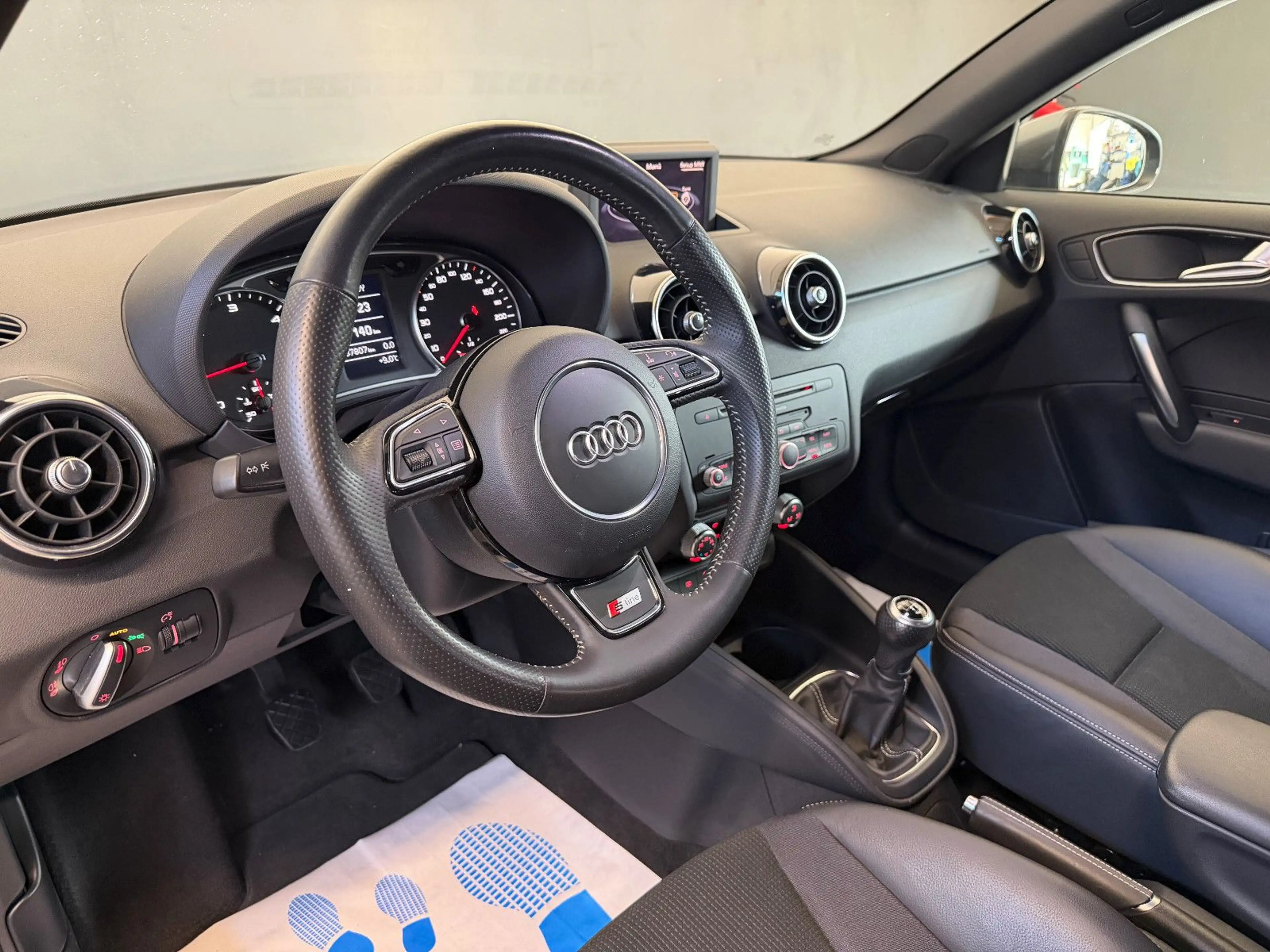 Audi A1 1.6 S-line/Sportpaket/KLIMA/1HAND/TÜV NEU — photo 11
