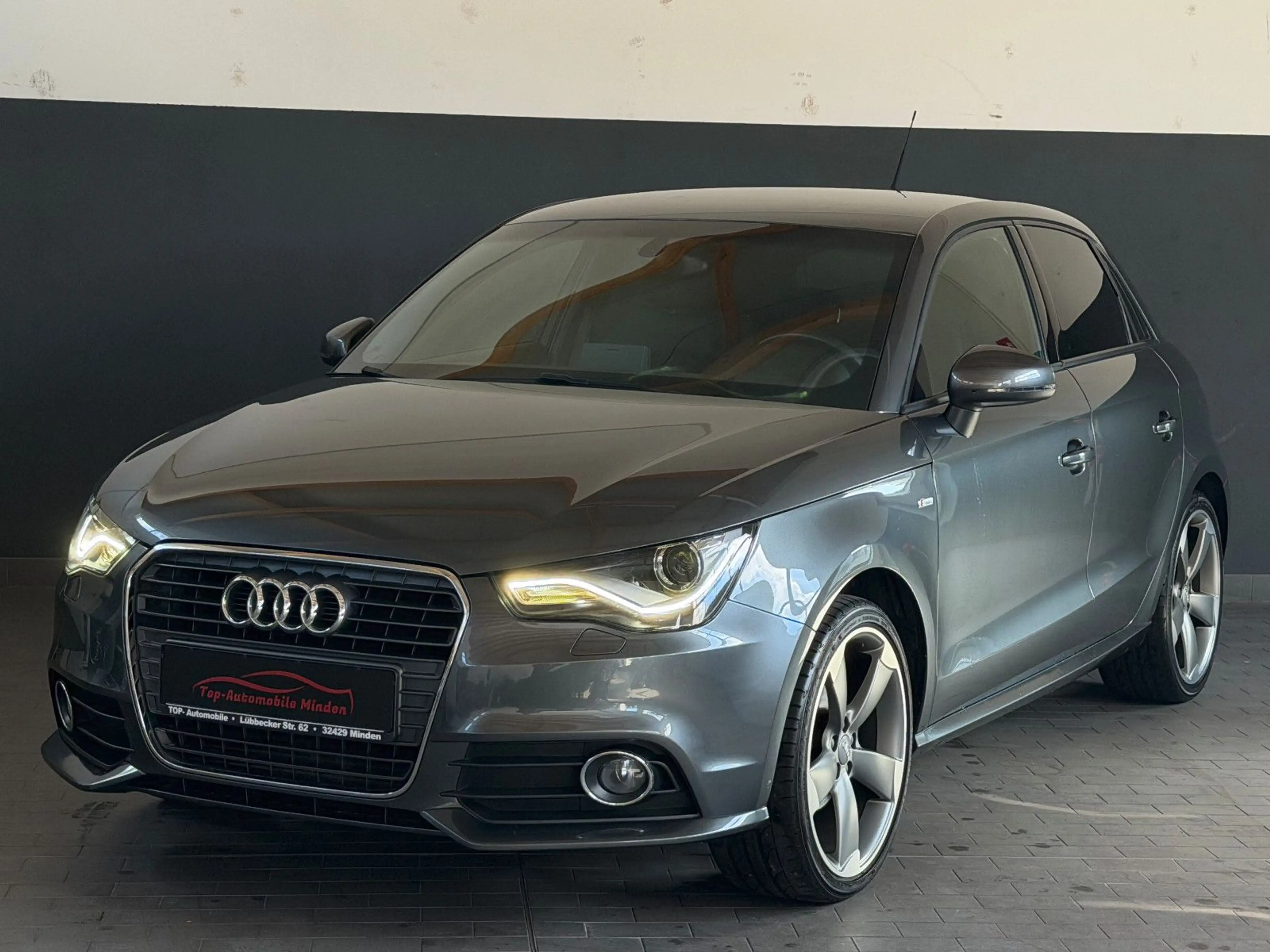 Audi A1 1.6 S-line/Sportpaket/KLIMA/1HAND/TÜV NEU — photo 3