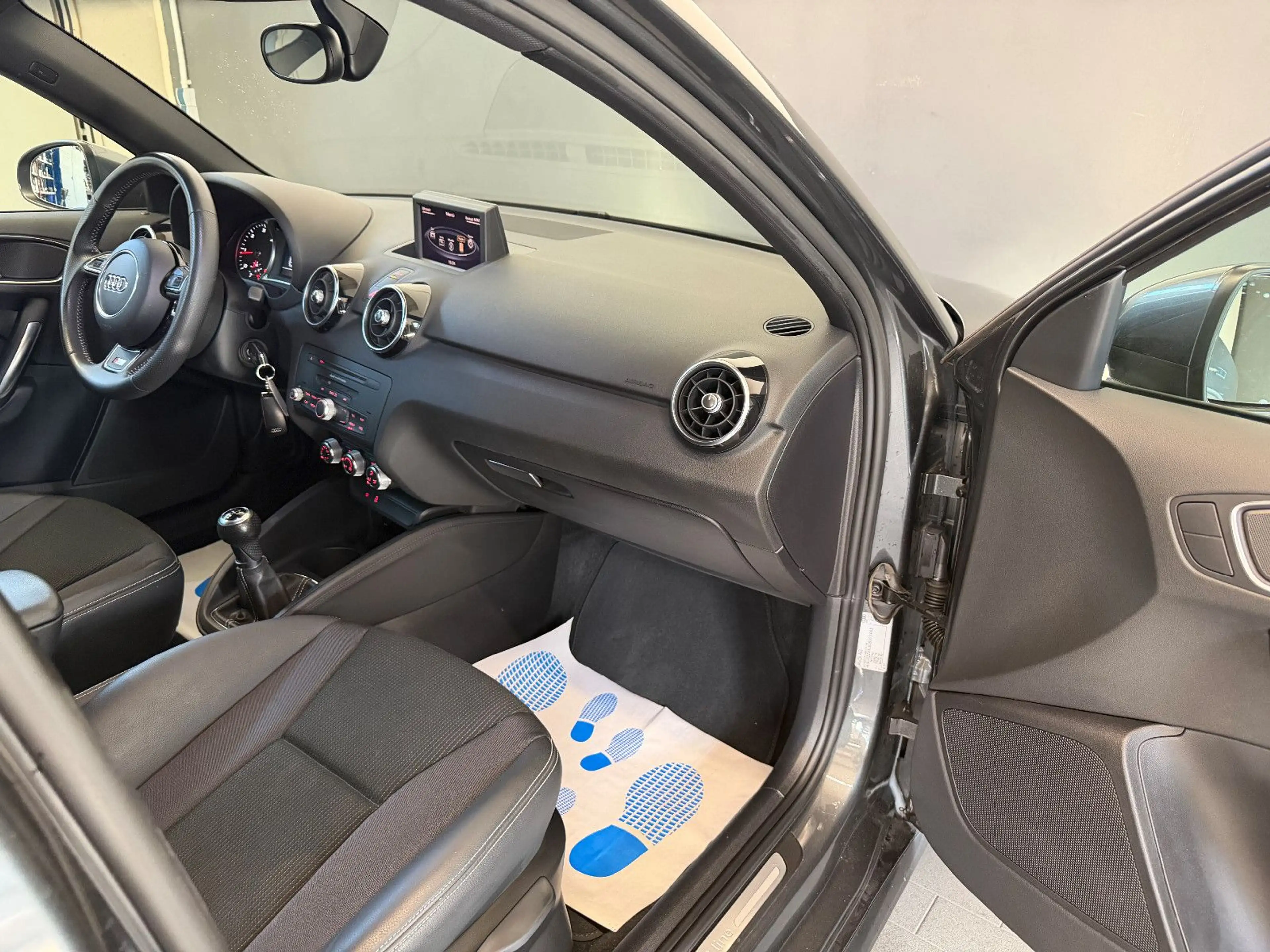 Audi A1 1.6 S-line/Sportpaket/KLIMA/1HAND/TÜV NEU — photo 14