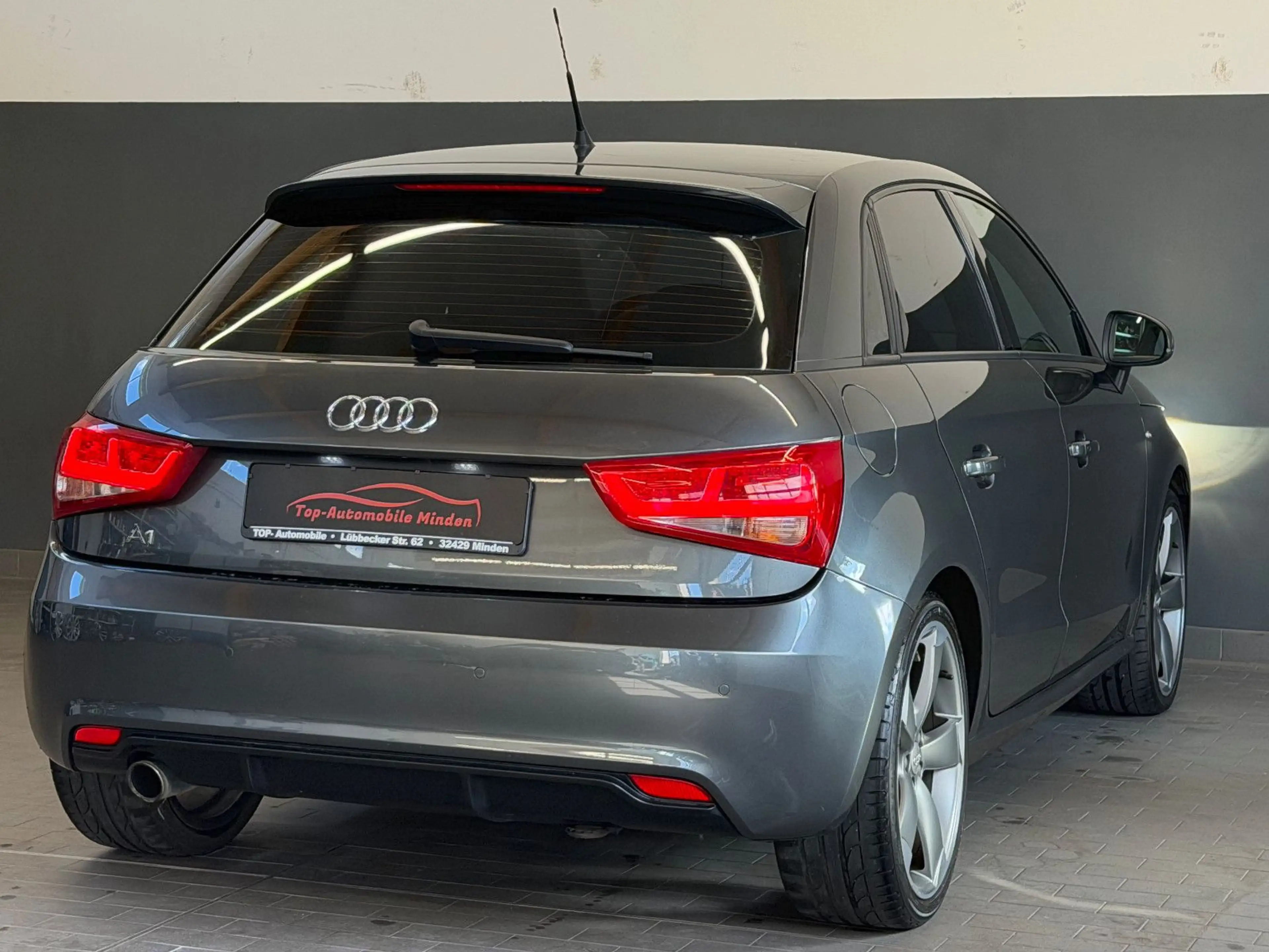 Audi A1 1.6 S-line/Sportpaket/KLIMA/1HAND/TÜV NEU — photo 6