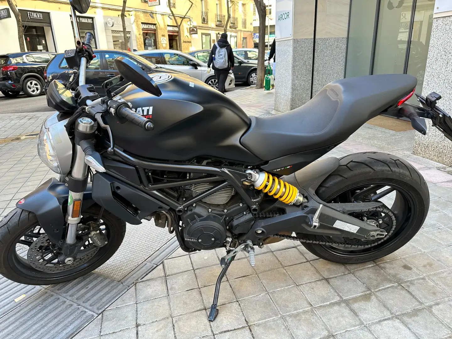 Ducati Monster 797 Dark Noir - 1
