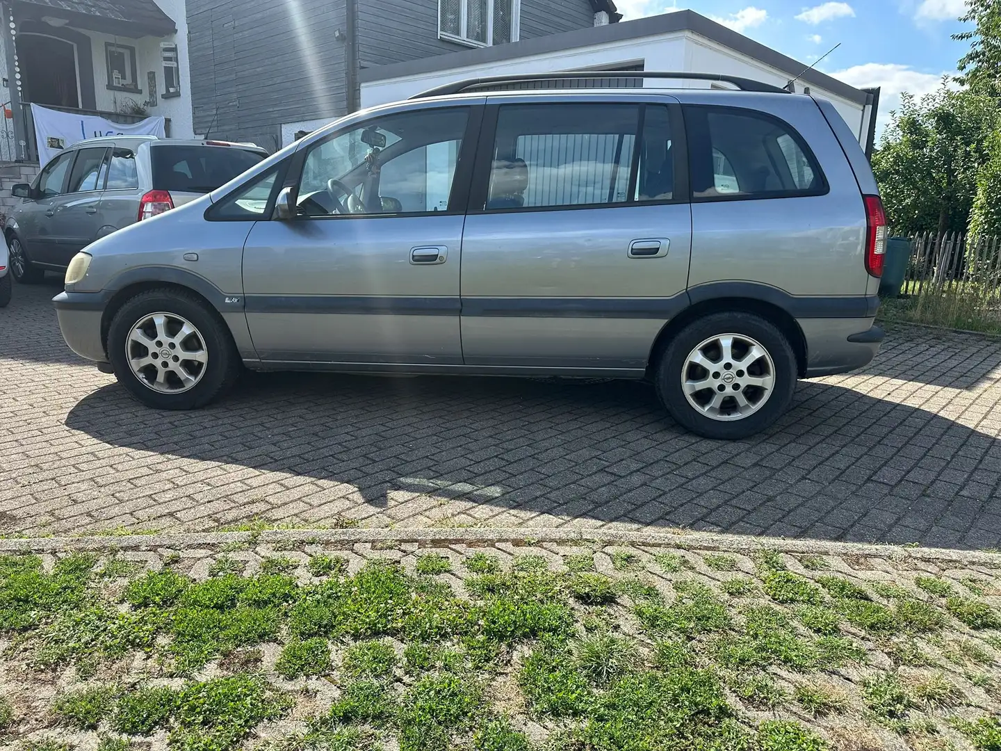 Opel Zafira 2.2 DTI Grau - 1
