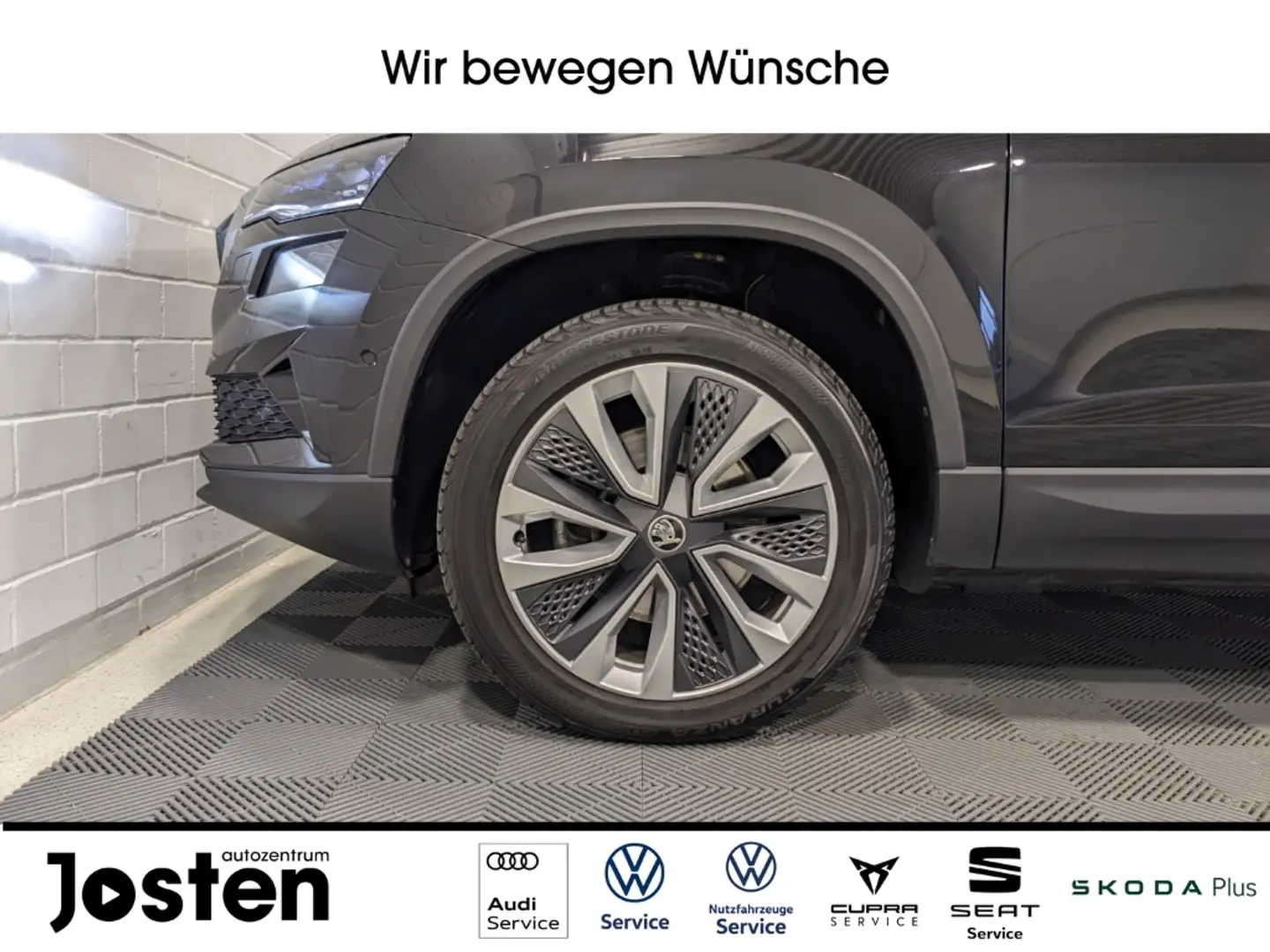 Skoda Karoq Style 1.5 TSI LEDER ACC NAVI AHK PANO MATRIX Negro - 2