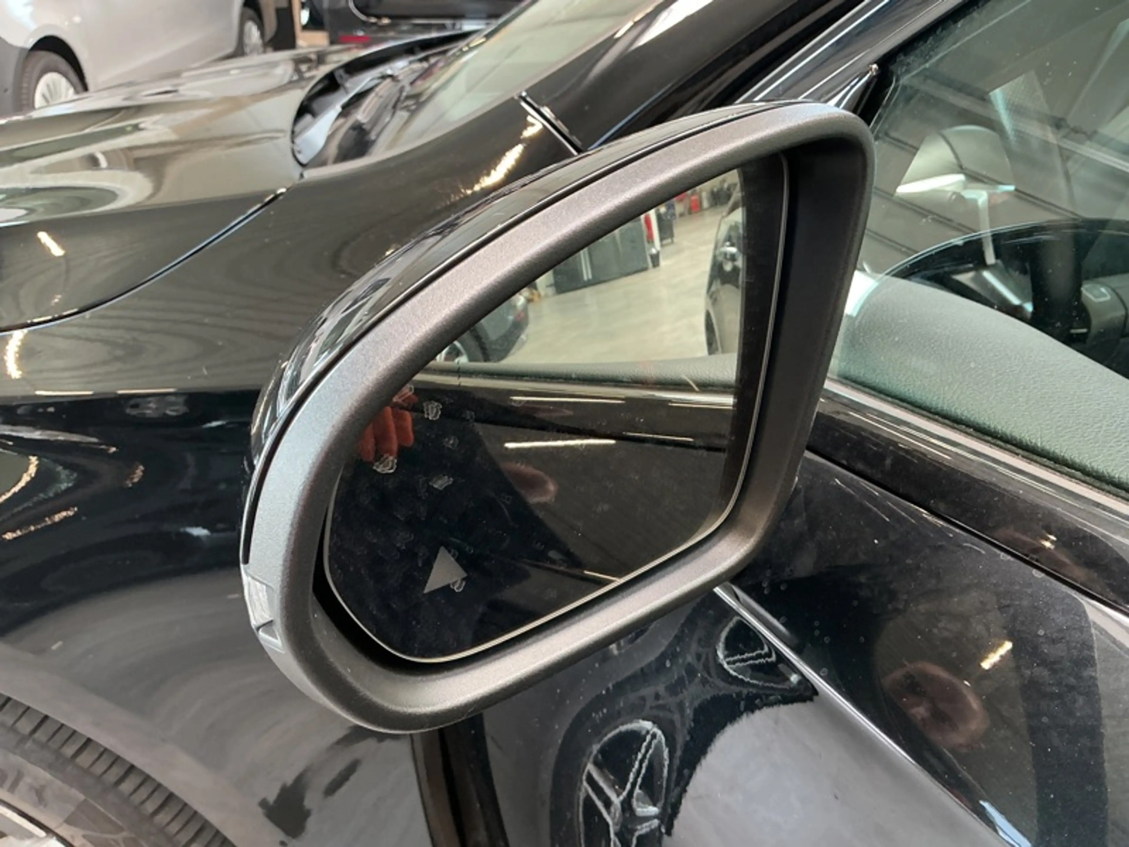Mercedes-Benz A 250 e AMG Pack Night Toit Pano — photo 11