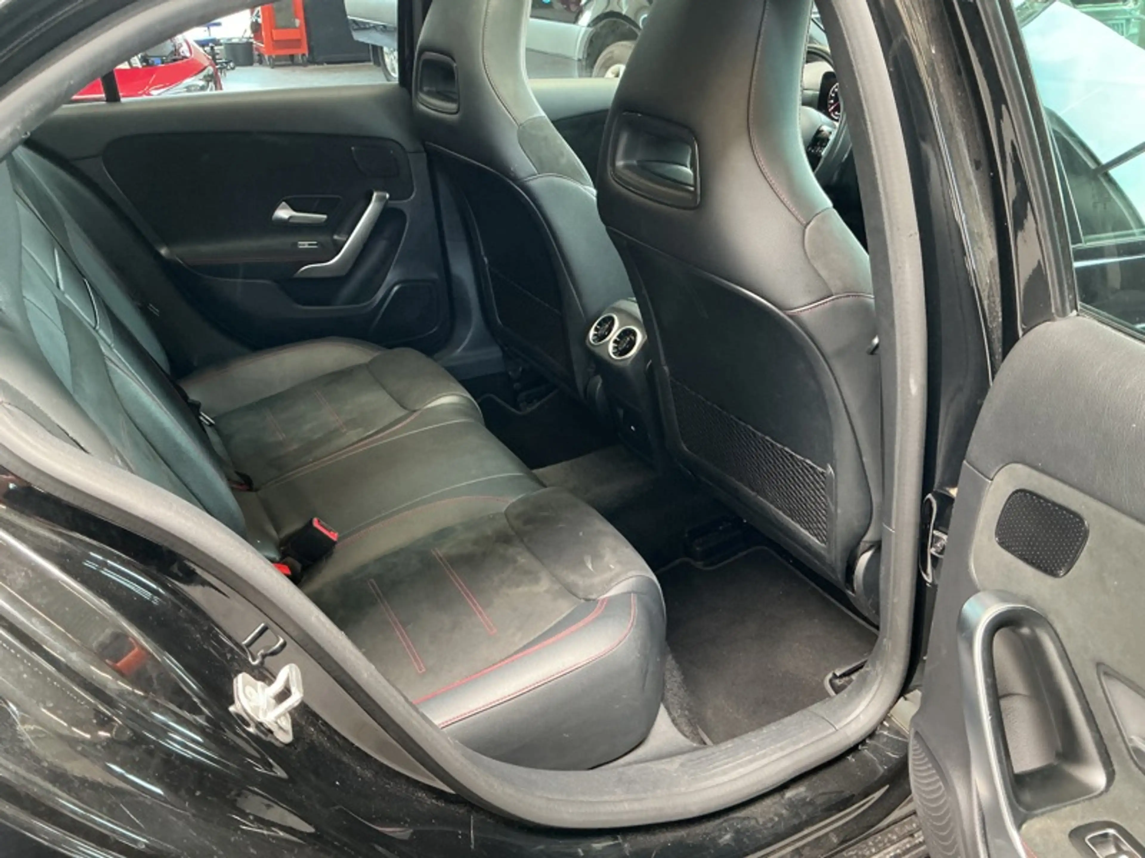 Mercedes-Benz A 250 e AMG Pack Night Toit Pano — photo 9