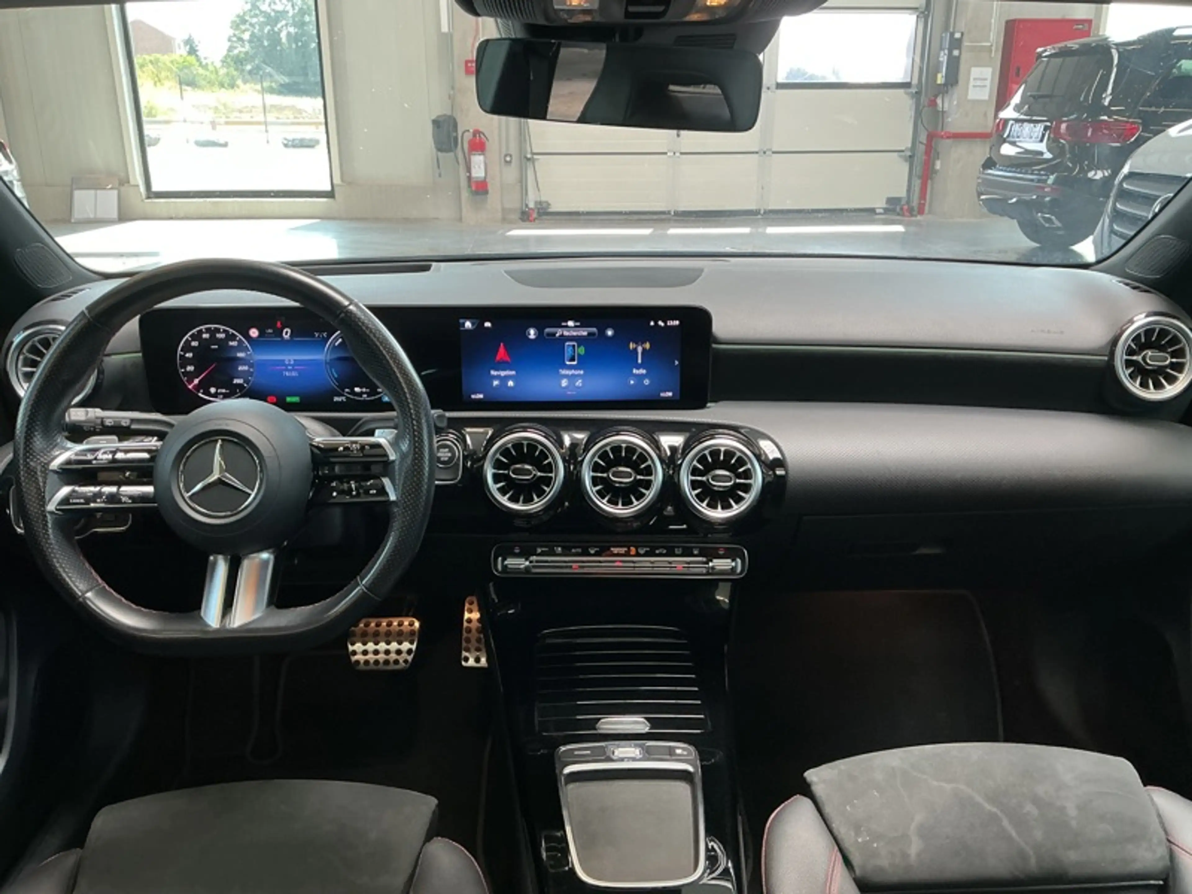 Mercedes-Benz A 250 e AMG Pack Night Toit Pano — photo 7