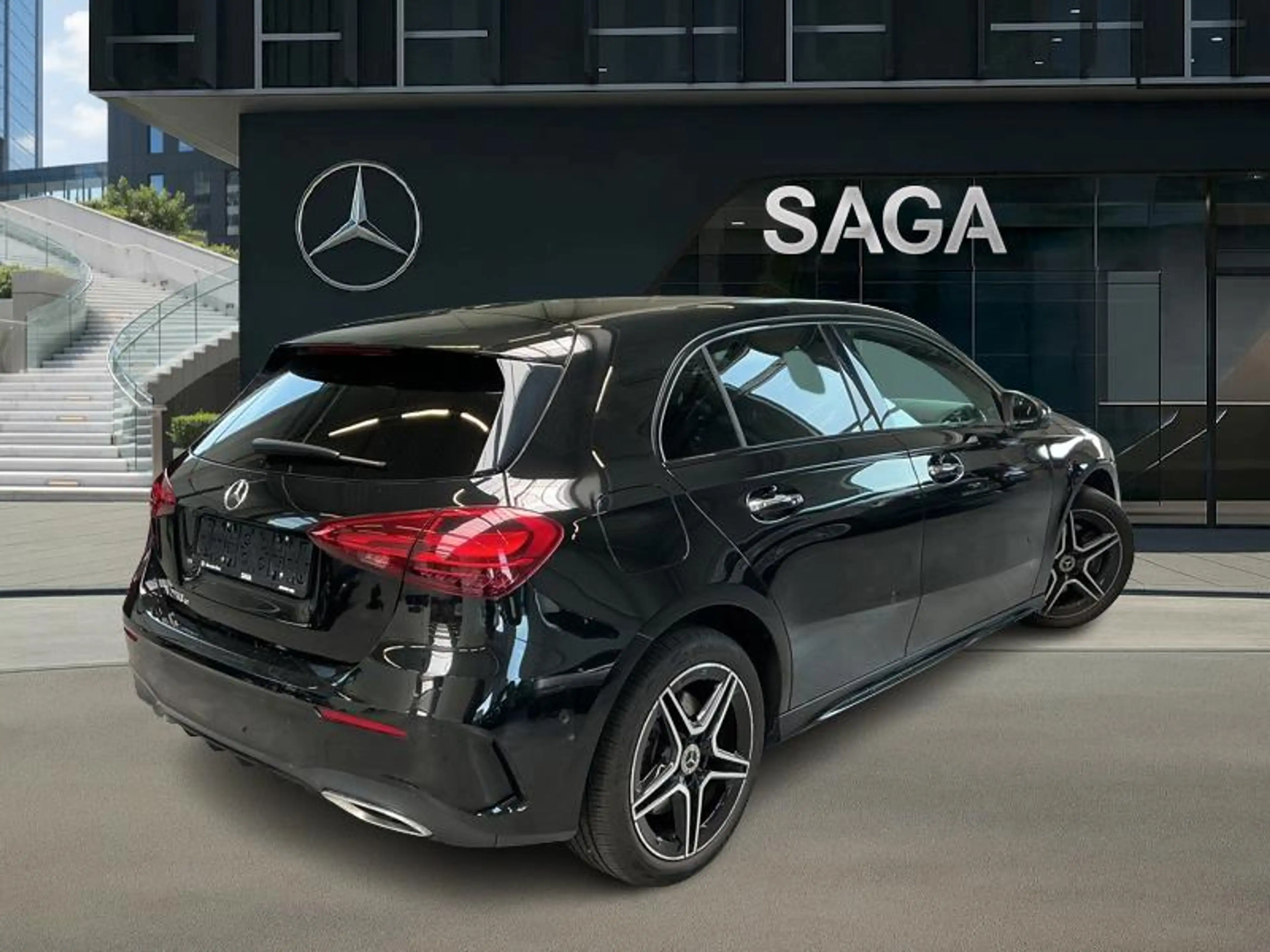 Mercedes-Benz A 250 e AMG Pack Night Toit Pano — photo 2