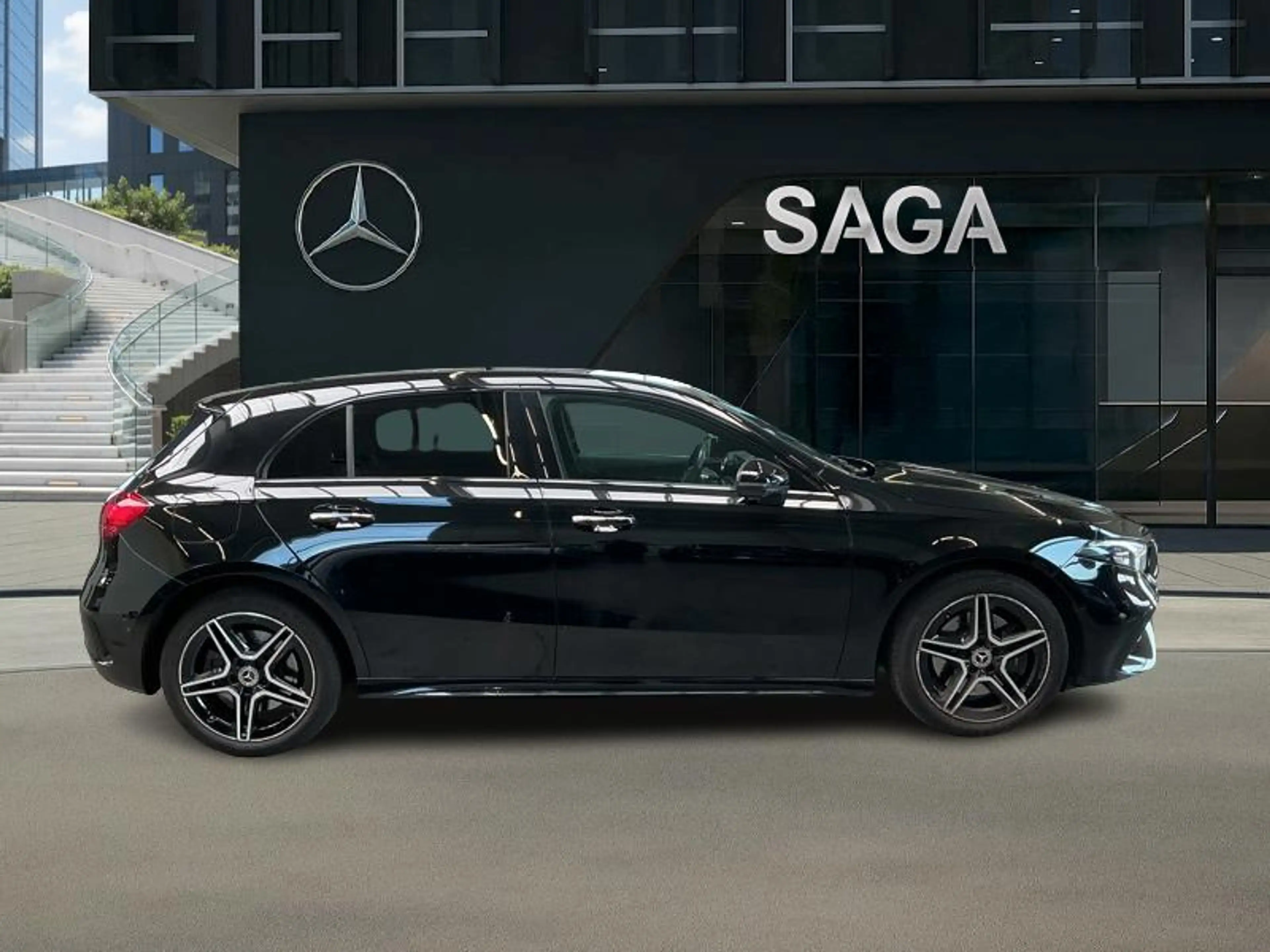 Mercedes-Benz A 250 e AMG Pack Night Toit Pano — photo 4