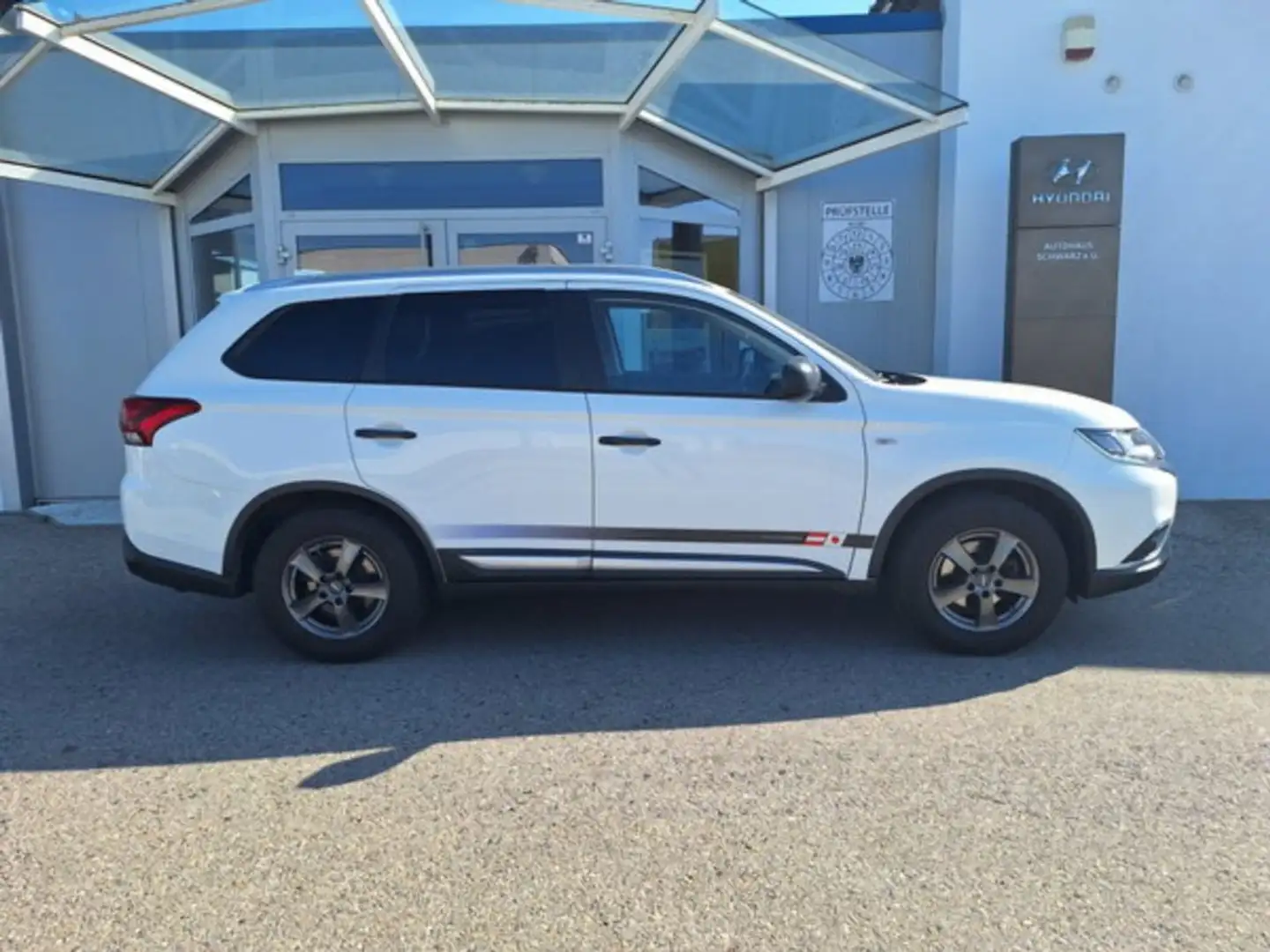 Mitsubishi Outlander 2,0 MIVEC Invite Weiß - 2