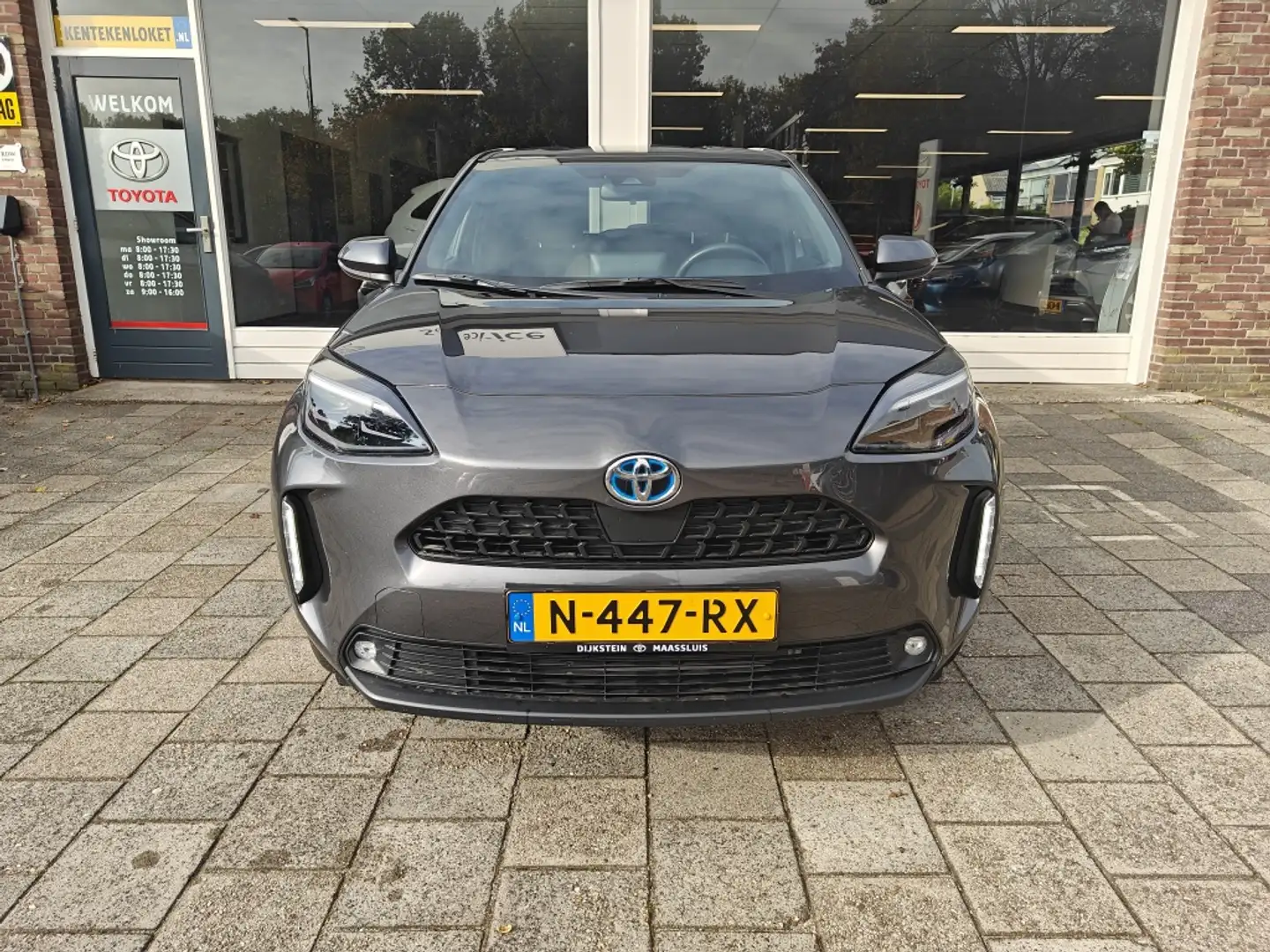 Toyota Yaris Cross 1.5 Hybrid First Ed. Grijs - 2