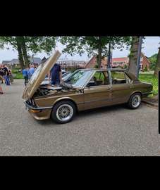 525i