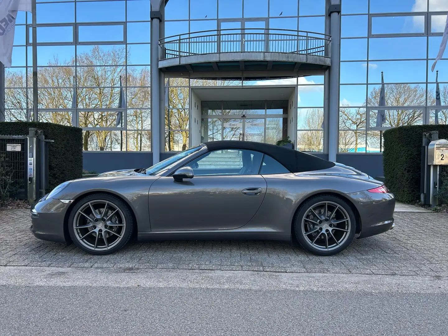 Porsche Sonstige 911 Cabrio 3.4 Carrera aut/sport chrono/20 inch Grau - 2
