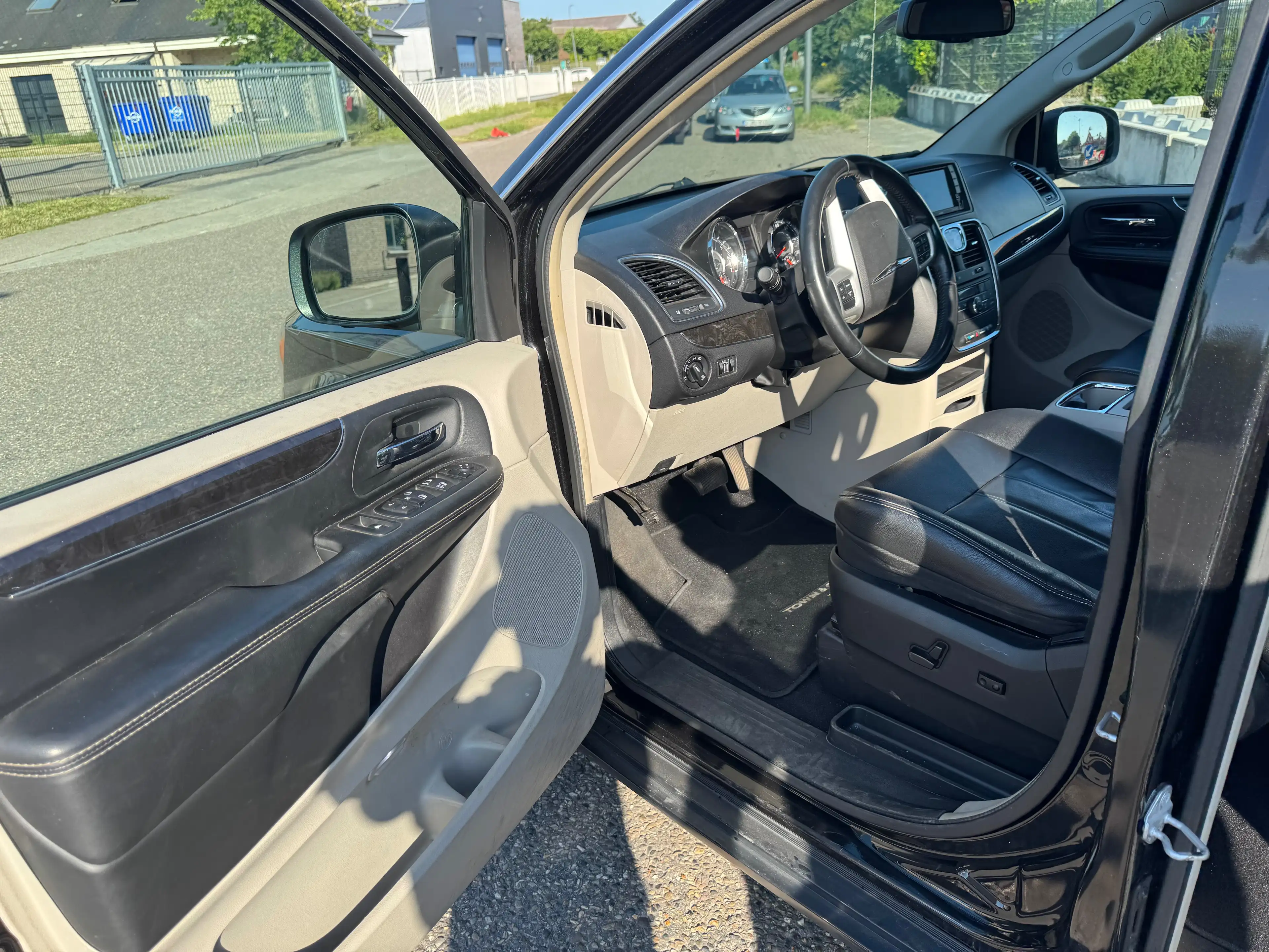 Chrysler Town & Country Corbillard — photo 10